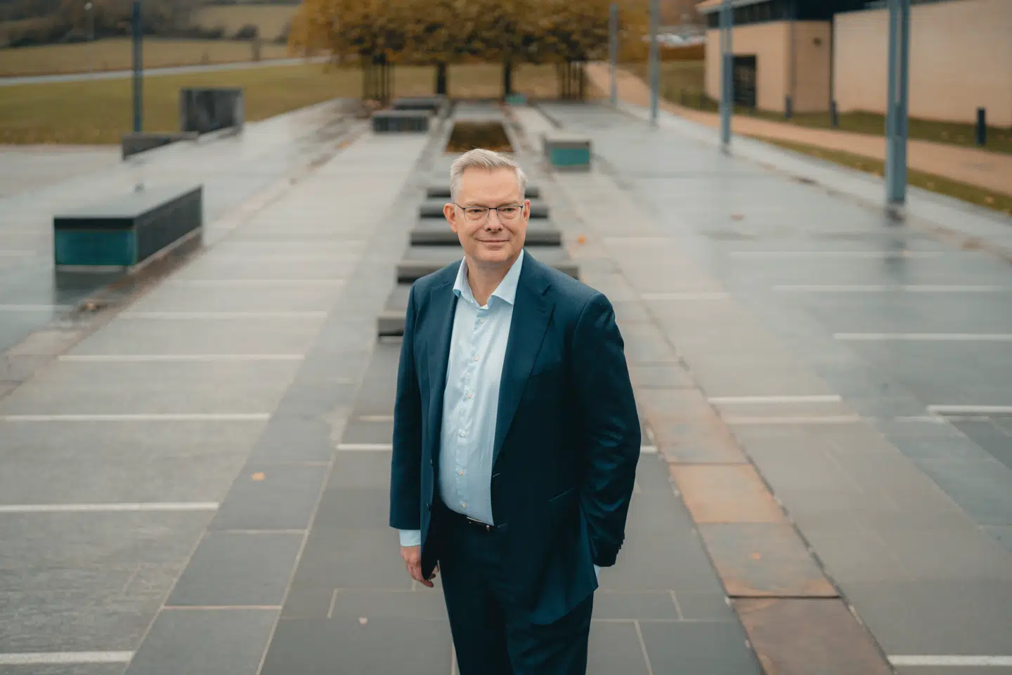 Allerede tre måneder efter at Mark Luscombe overtog roret i Sydbank, har han sat sit præg på banken med de sønderjyske rødder. Ellers risikerer de at ende som »frøen i det kogende vand«, fortæller han i et interview med Berlingske.