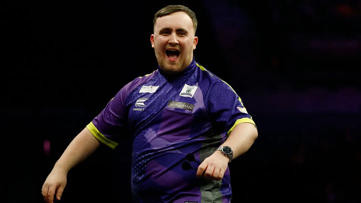 Luke Littler har vundet 10 turneringer i sin første sæson som professionel.