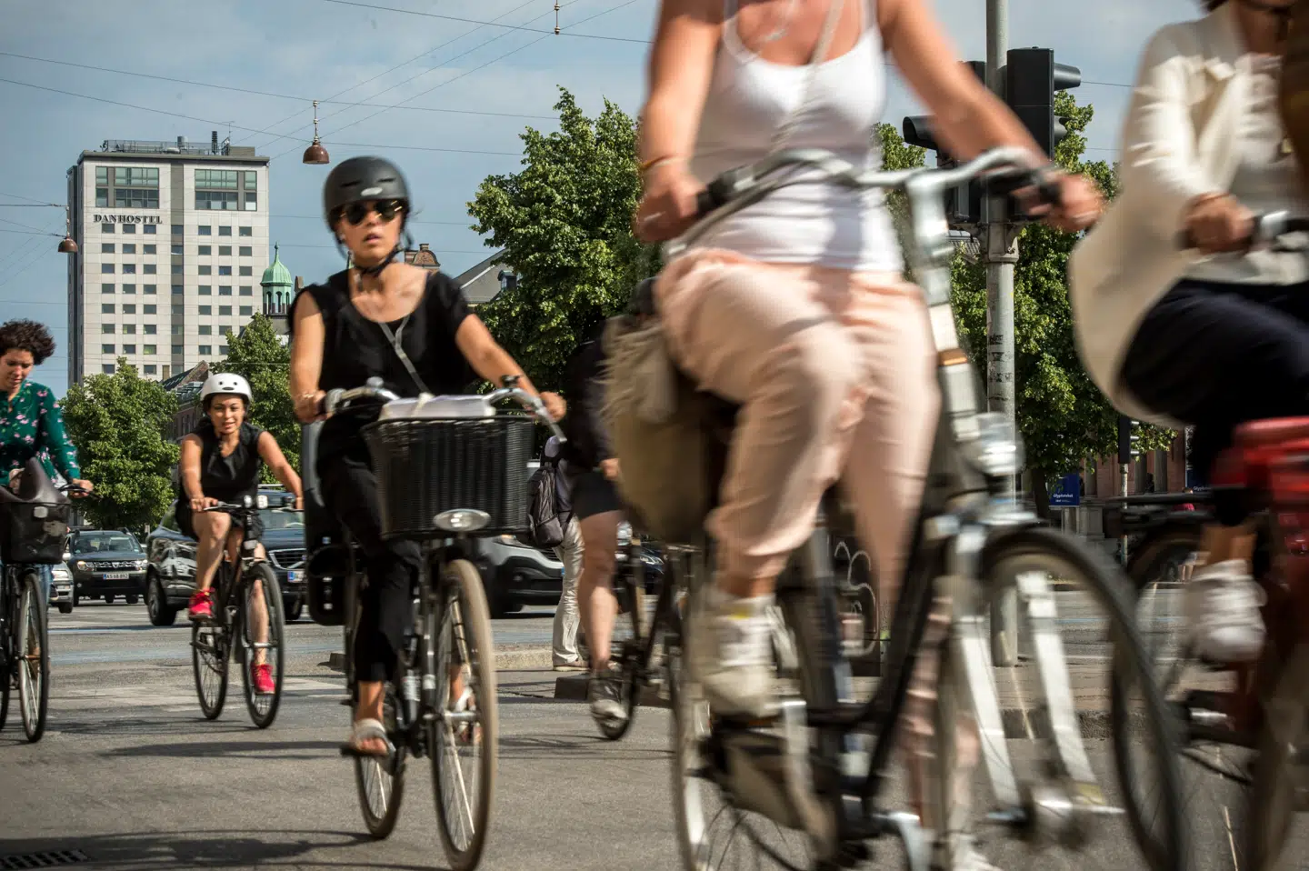 Der er blevet ekstra travlhed på cykelstierne i København, når folk skal på arbejde. Men helt ny analyse viser, at det ikke kun er, fordi flere danskere flytter til hovedstaden, at opsvinget er meget kraftigt i denne del af landet. Der er også en helt anden årsag til, at det går langt bedre i hovedstaden.
