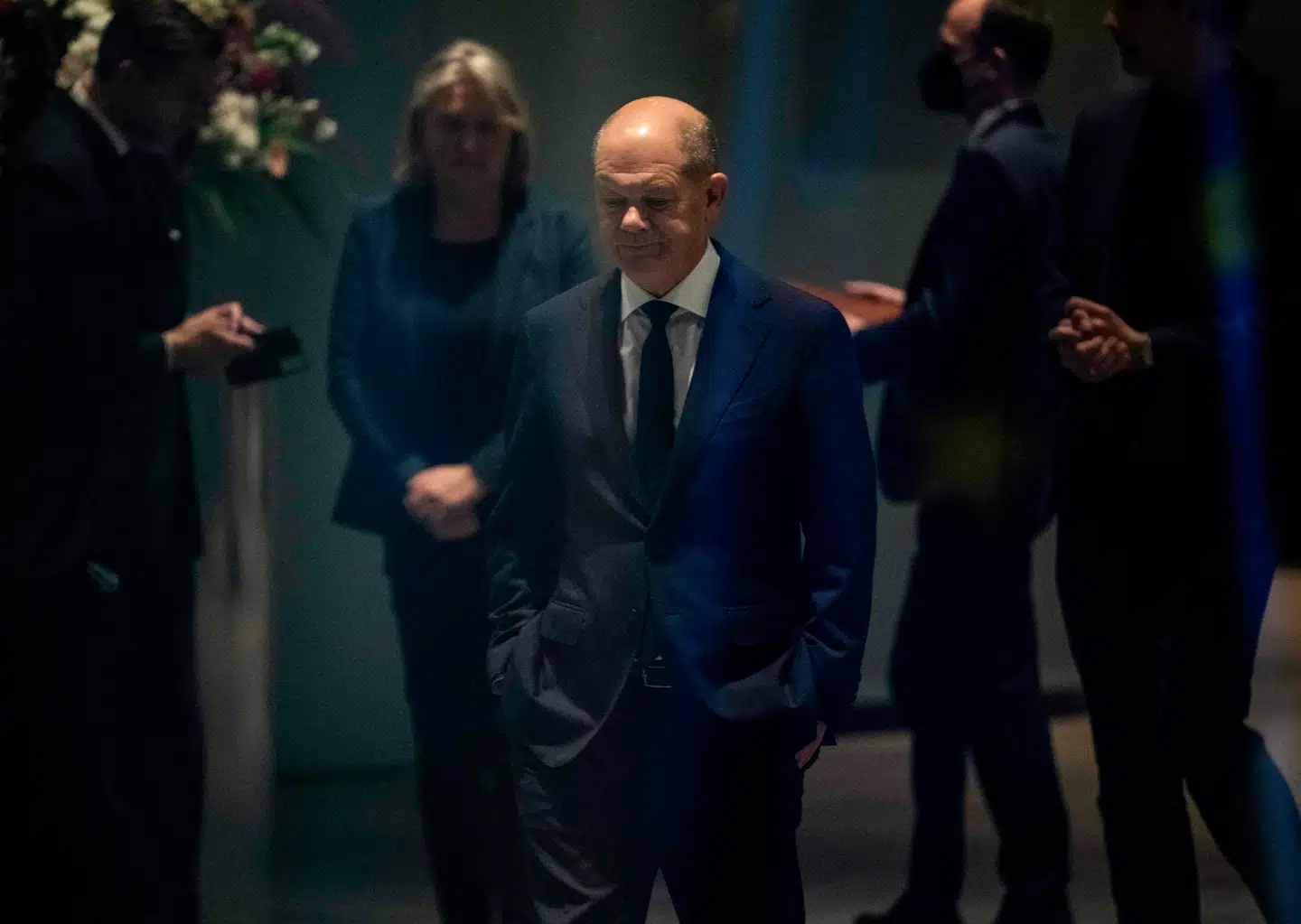 Kritikken hagler ned over Olaf Scholz efter hans 60 minutter lange telefonsamtale med Vladimir Putin. Selv mener han, at der var en tvingende grund til at bryde den diplomatiske isolation.