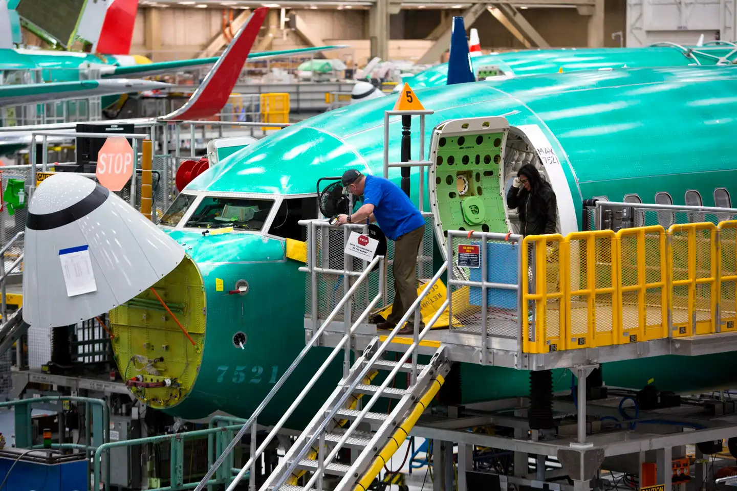 De første fyringer rammer ansatte på Boeings fabrikker i delstaterne Washington og South Carolina. Her i Renton i Washington produceres Boeings storsælgende 737 MAX-fly.