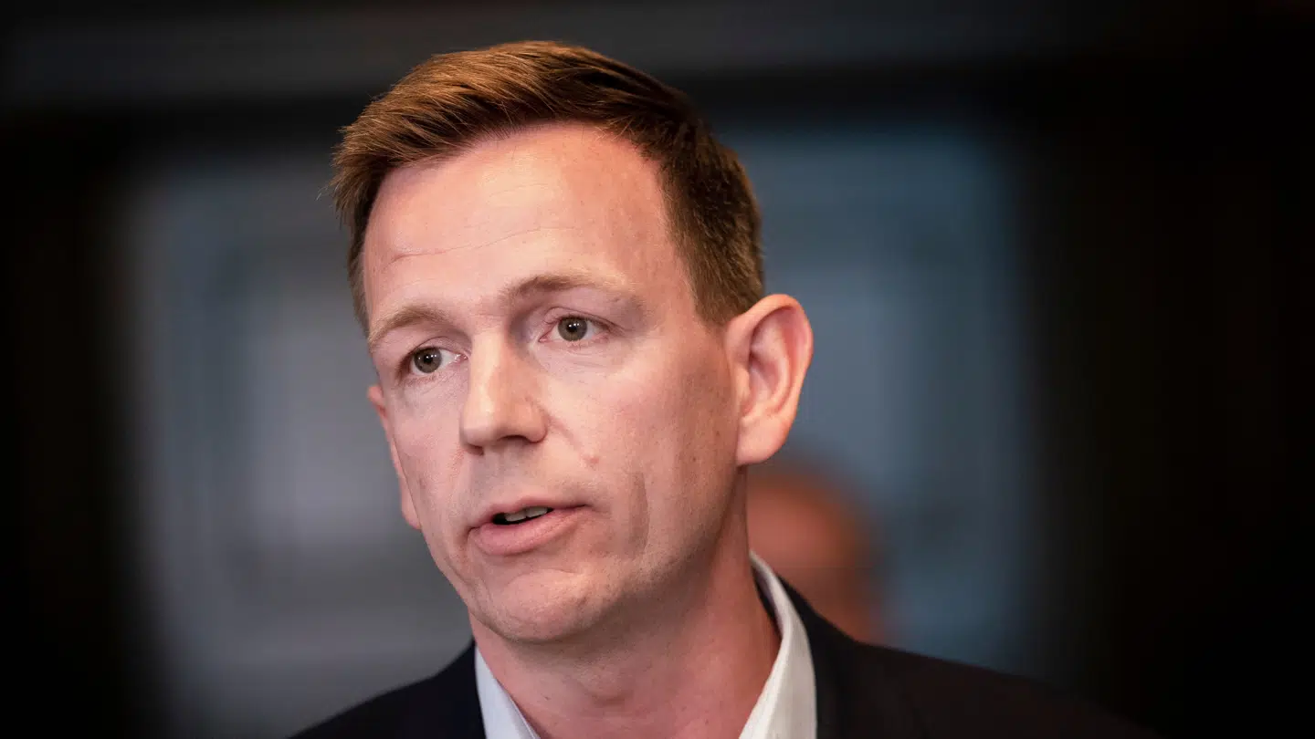 Skatteminister Rasmus Stoklund (S) kan ikke endnu sige, om han siger ja eller nej til lavere moms på frugt og grønt.