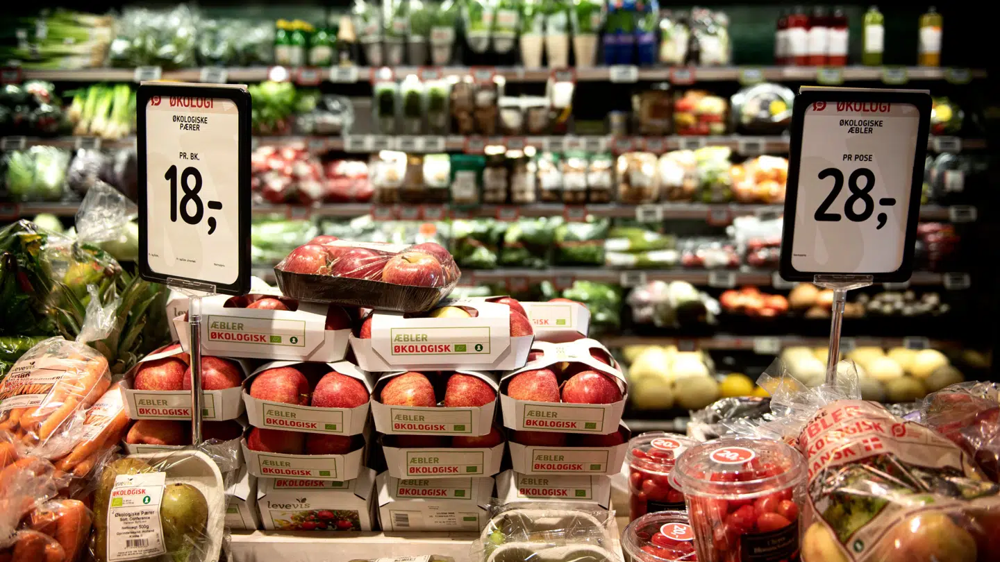 Det er blandt andet danske æbler, der bliver sat ned, lyder det fra dagligvaregiganten.