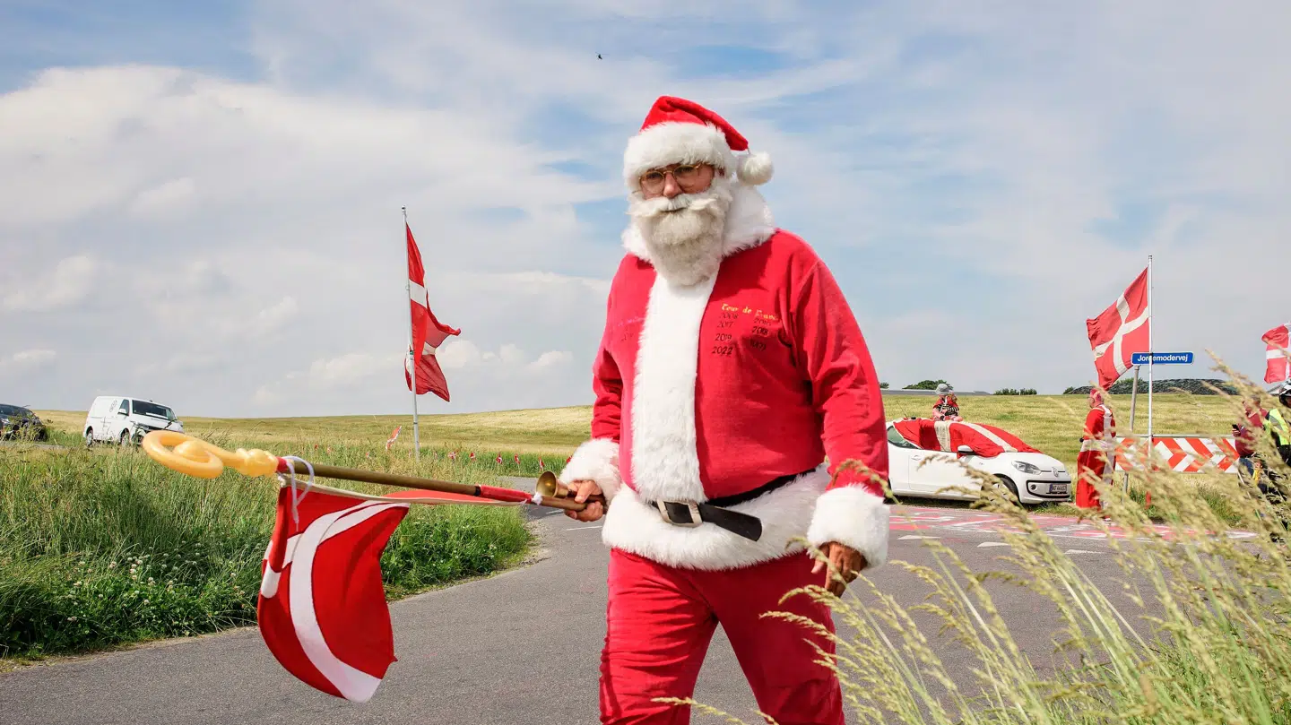 Må en kristendomslærer fortælle 1. klasseselever, at julemanden ikke findes? På billedet er julemanden dukket op til DM i landevejscykling i 2022.