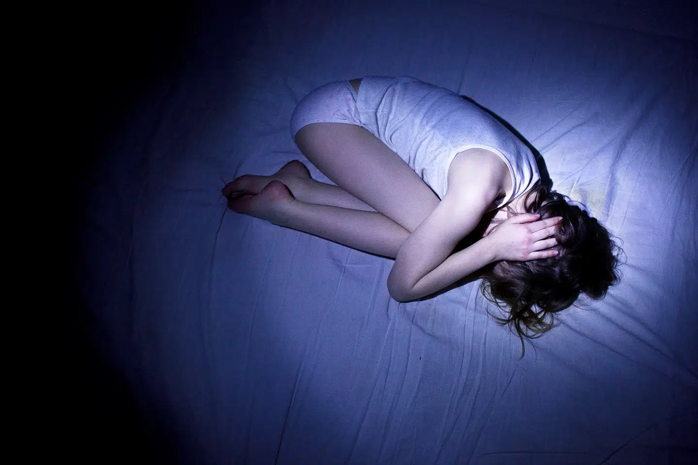 »Jeg er selv en del af de 60-80 procent, der i dag lever med behandlingskrævende senfølger af seksuelle overgreb, og det har gjort en helt enorm forskel for mig at få den rigtige hjælp,« skriver Sarah Liv Vangsgaard Winge. Modelfoto: Niels Ahlmann Olesen