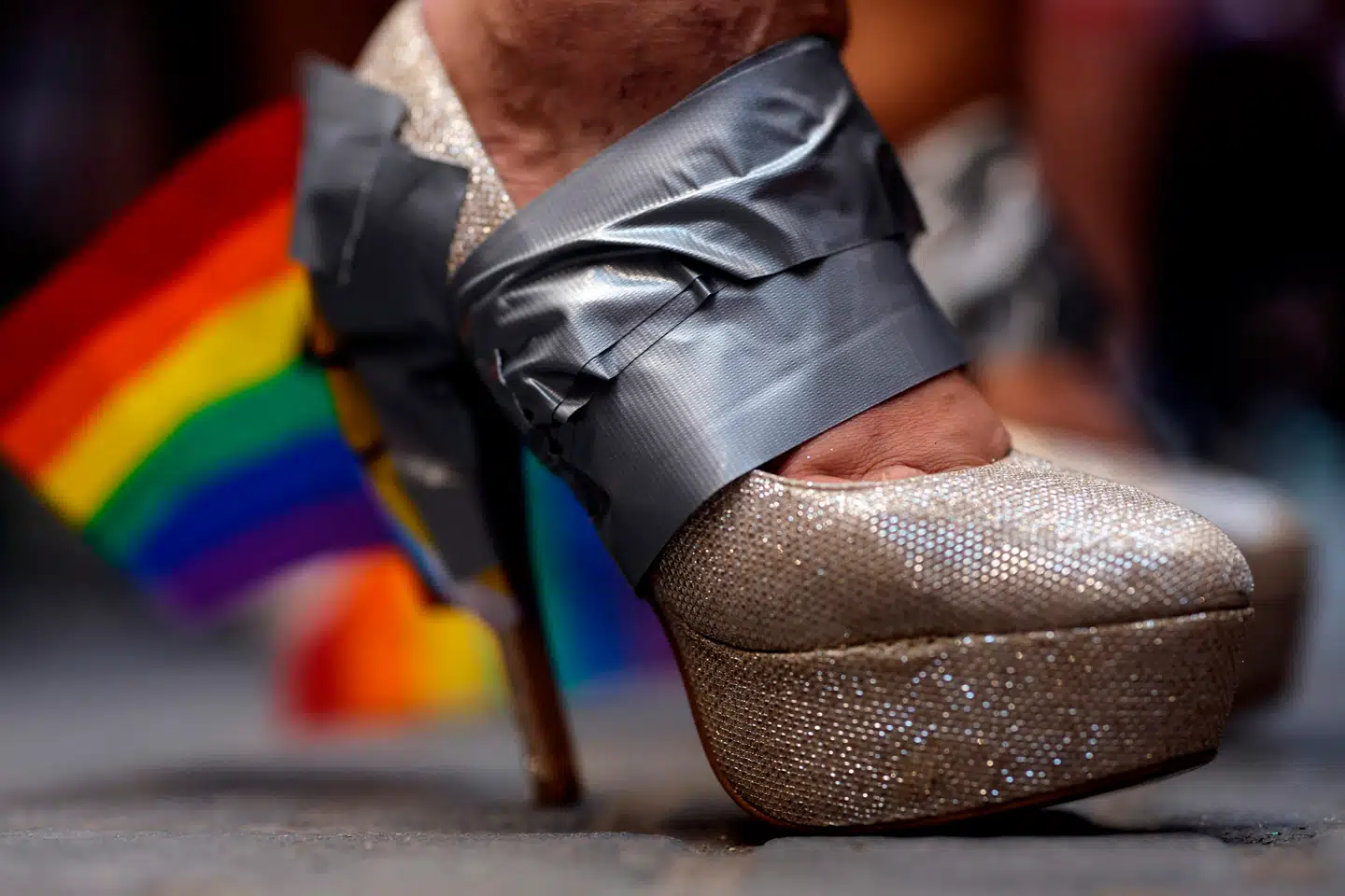 »Da mænd udgør en del af risikobilledet for kvinder, skal kvinder kunne sætte ord på mænds adfærd, kalde mænd for mænd og sige, at disse handlinger udføres af en mand og ikke en kvinde,« skriver kronikørerne.