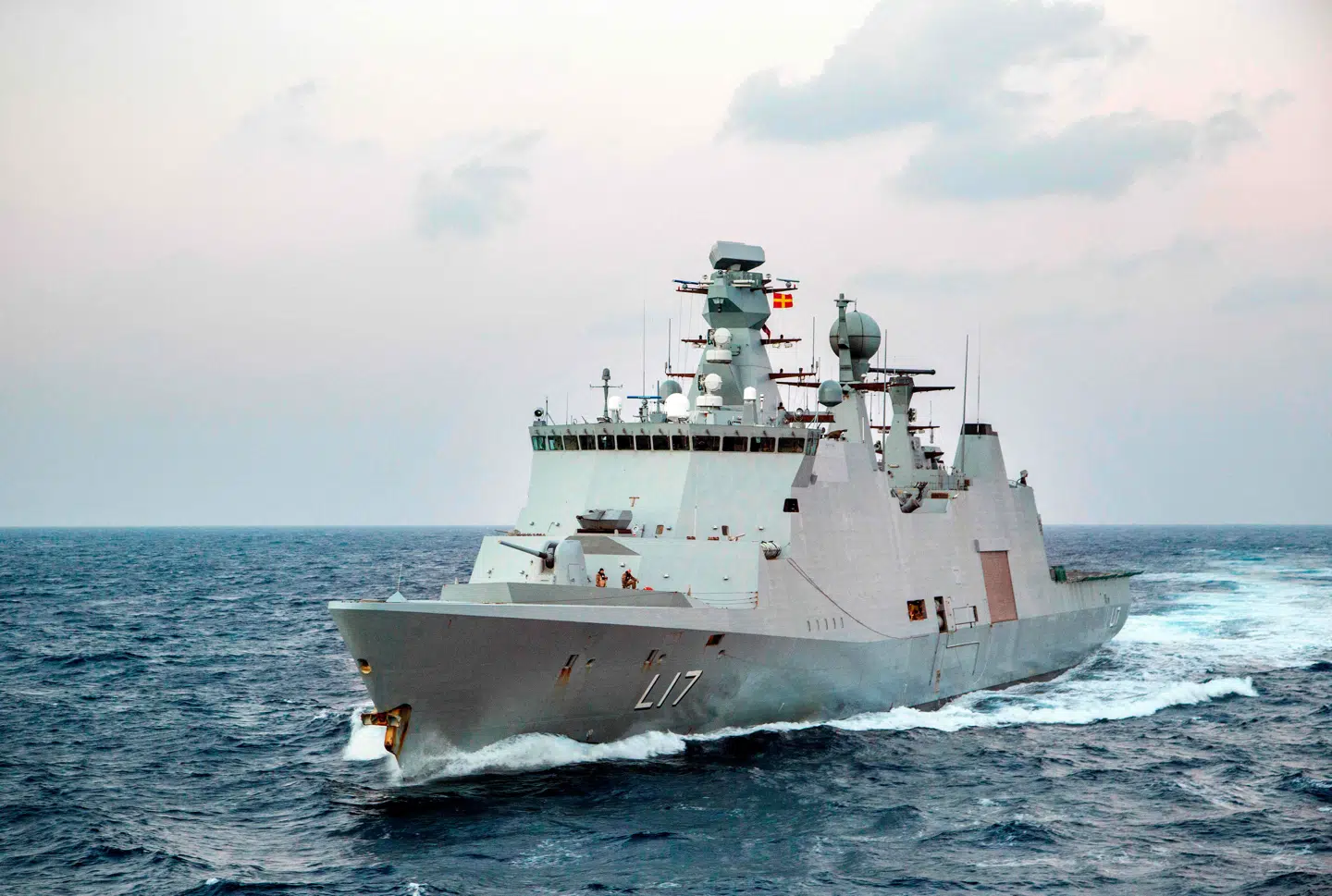 Det var styrker fra den danske fregat Esbern Snare, der nedkæmpede Lucky, og dermed indirekte sendte ham ned af den lange vej mod dansk statsborgerskab.