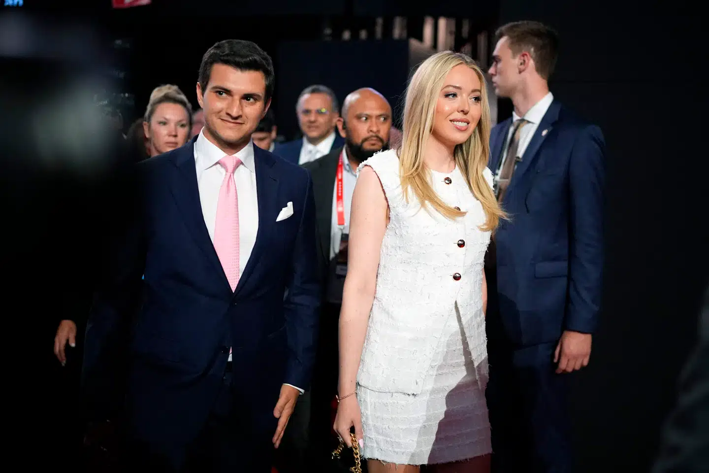 Michael Boulos, 27, er opvokset i Nigeria, hvor hans far, en kristen libanesisk forretningsmand, driver et konglomerat af firmaer. Tiffany Trump, 31 år, er datter af Donald Trump og Marla Maples, Trumps anden hustru. Hun har læst jura på Georgetown Universitet i Washington.