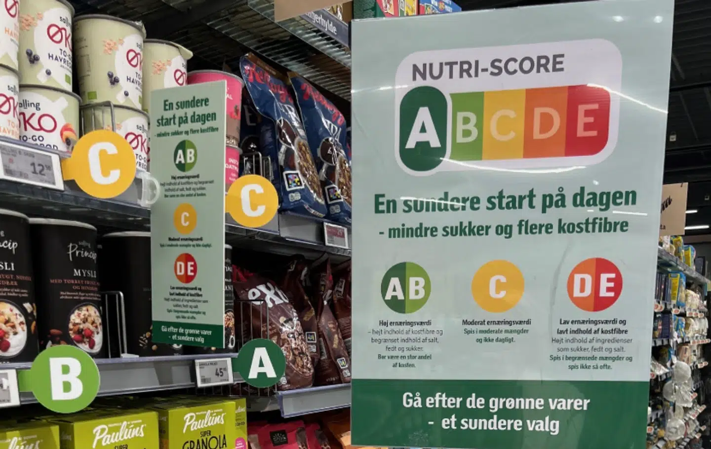 Her ses brugen af farvekoder nogen steder i det nye Føtex i Kokkedal. Men det er slet ikke lovligt at gøre, så torsdag aften pilles det ned, erkender direktøren i Føtex.