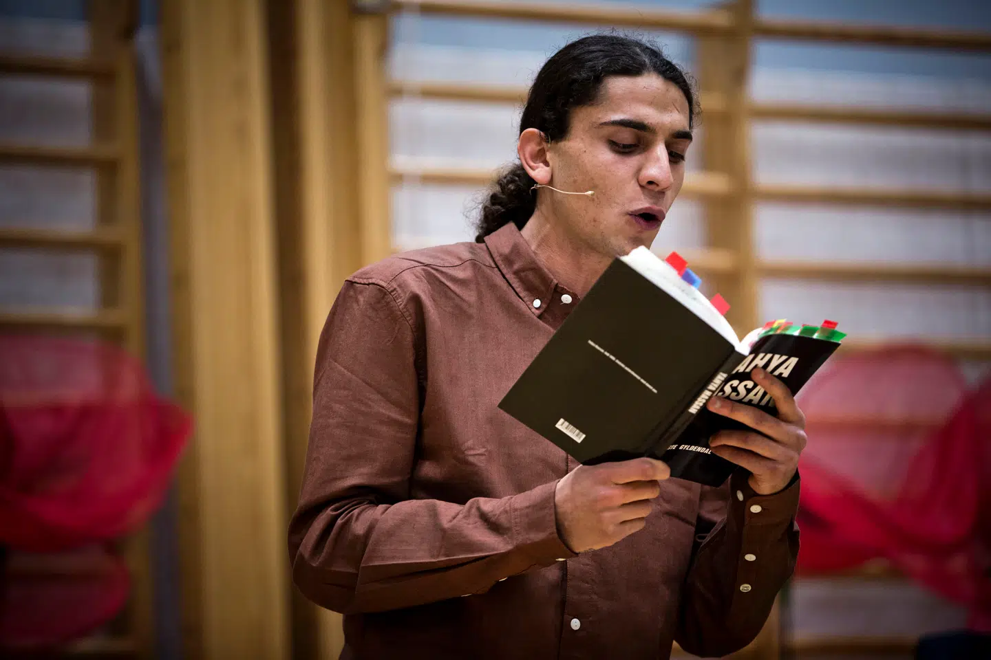 »Især ét af mine indlæg står tydeligt i min erindring om mine skriblerier. Nemlig indlægget om, hvorvidt Yahya Hassan er tilgivet af dem, han angiveligt forrådte, da han skrev sine digte og brød lydmuren mellem parnasset og ghettoen,« skriver Geeti Amiri Kjær.