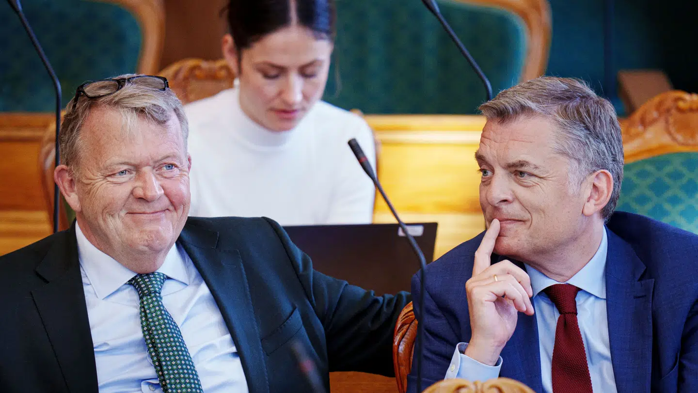 Hverken Lars Løkke Rasmussen (M) eller Jan E. Jørgensen (V) mener, at sagerne mod Mellemfolkeligt Samvirke bør medføre en indefrysning af den enorme offentlige støtte til organisationen.