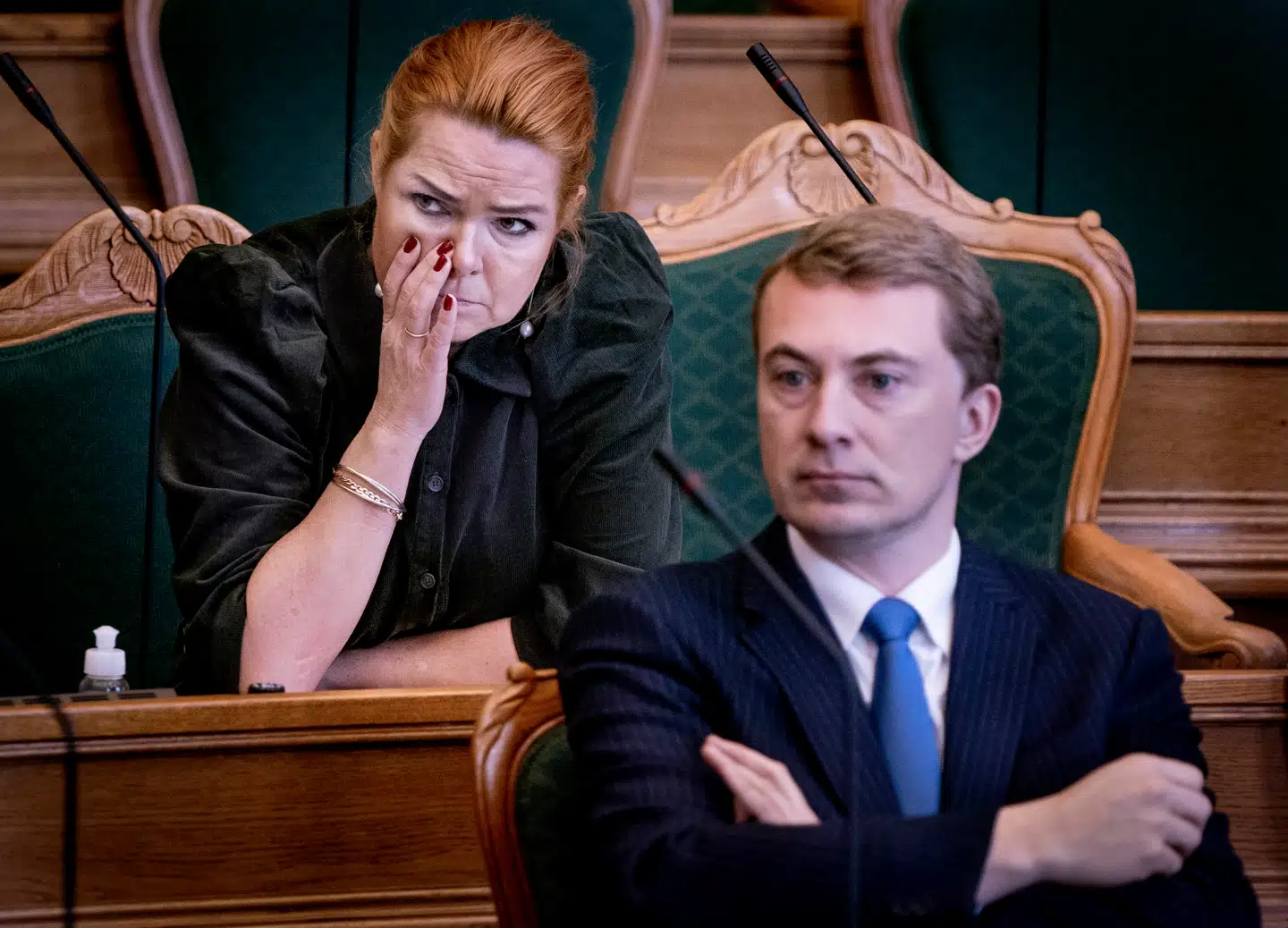 Dansk Folkeparti og Danmarksdemokraterne er tilsyneladende mere optaget af at tage sig godt ud i meningsmålingerne end at træffe de rigtige beslutninger for vores samfund, skriver Christian Holst Vigilius.