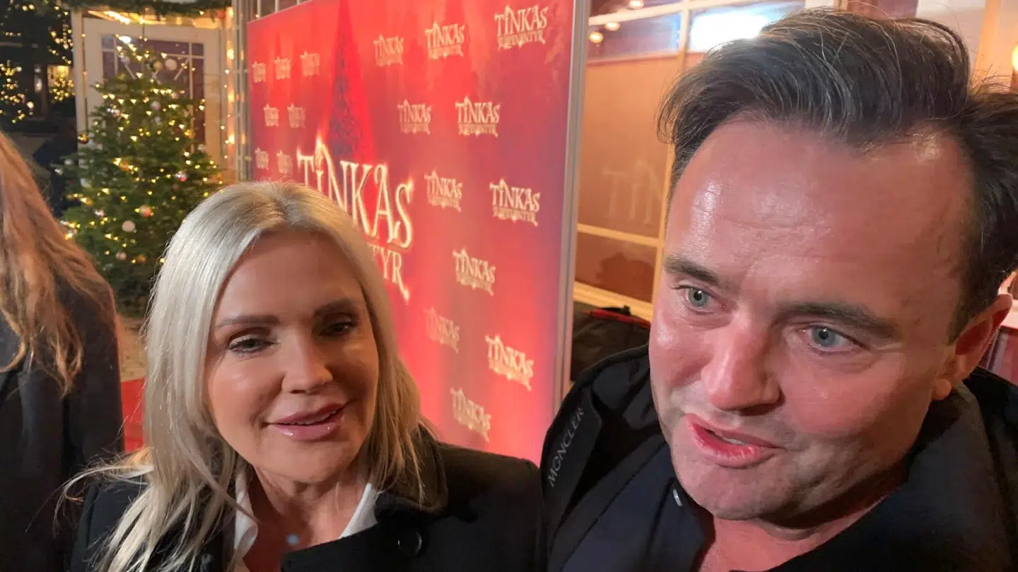 Janni Ree var mødt op til premieren på Tinkas Juleeventyr-musicalen torsdag. Hun var i selskab med sin kæreste Jeppe Stokholm.