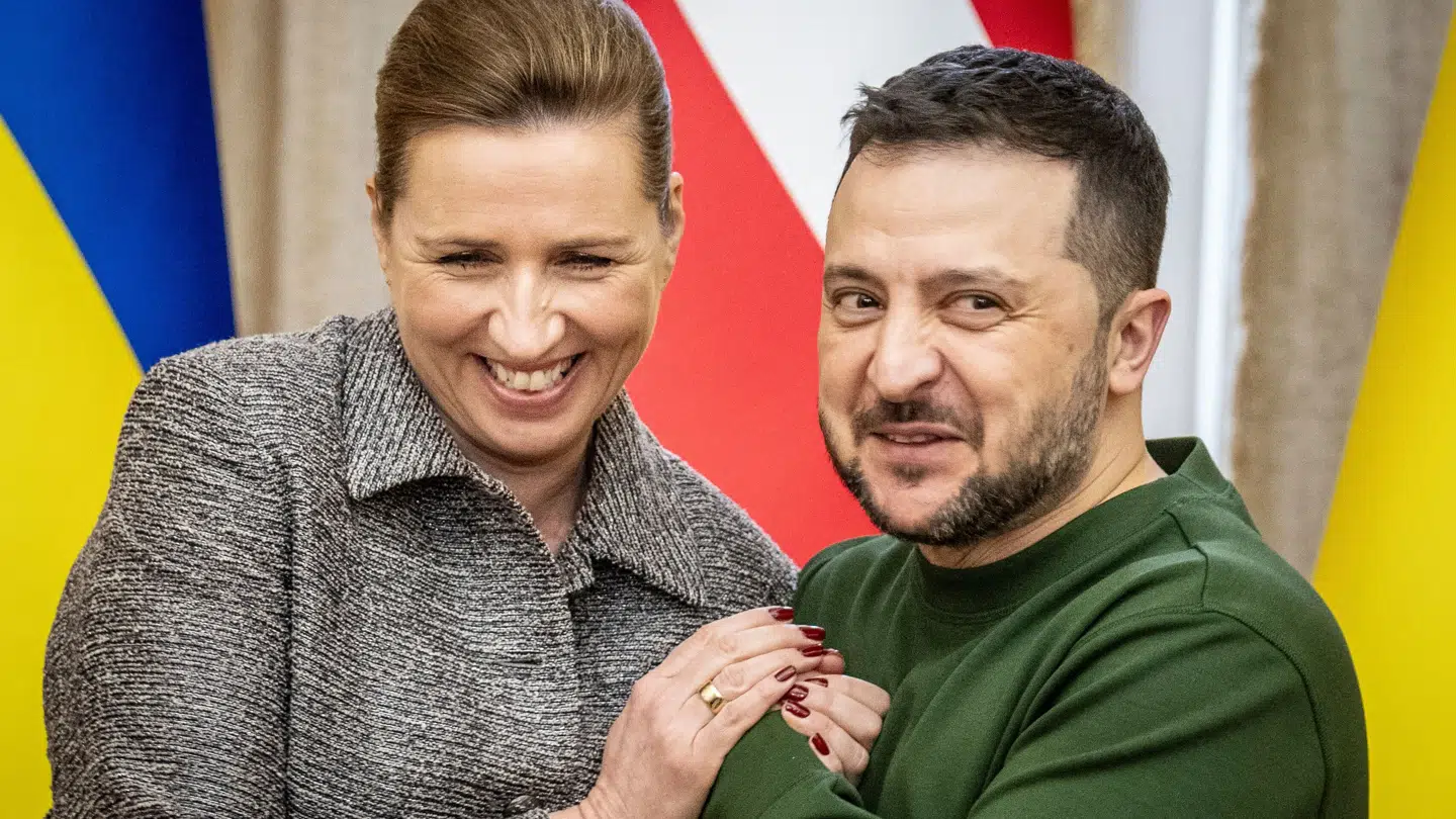 Tirsdag varslede Danmark endnu en millard-donation til Ukraine. Her ses statsminister Mette Frederiksen (S) og ukraines præsident Volodymyr Zelenskyj i Ukraine tidligere i år