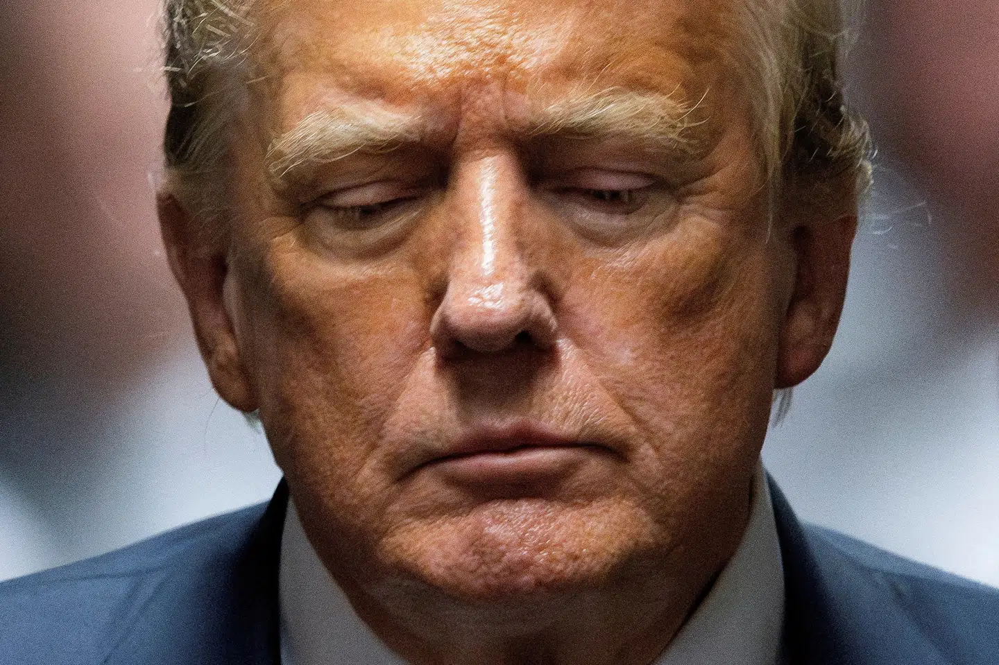 USA's både tidligere og kommende præsident, Donald Trump, blev 30. maj i år kendt skyldig i 34 anklagepunkter ved en domstol i New York. Sagen handler om, at han brød regler om bogføring og regnskaber i forbindelse med betalingen af 130.000 dollar til pornostjernen Stormy Daniels for at tie stille om en påstået affære. (Arkivfoto)