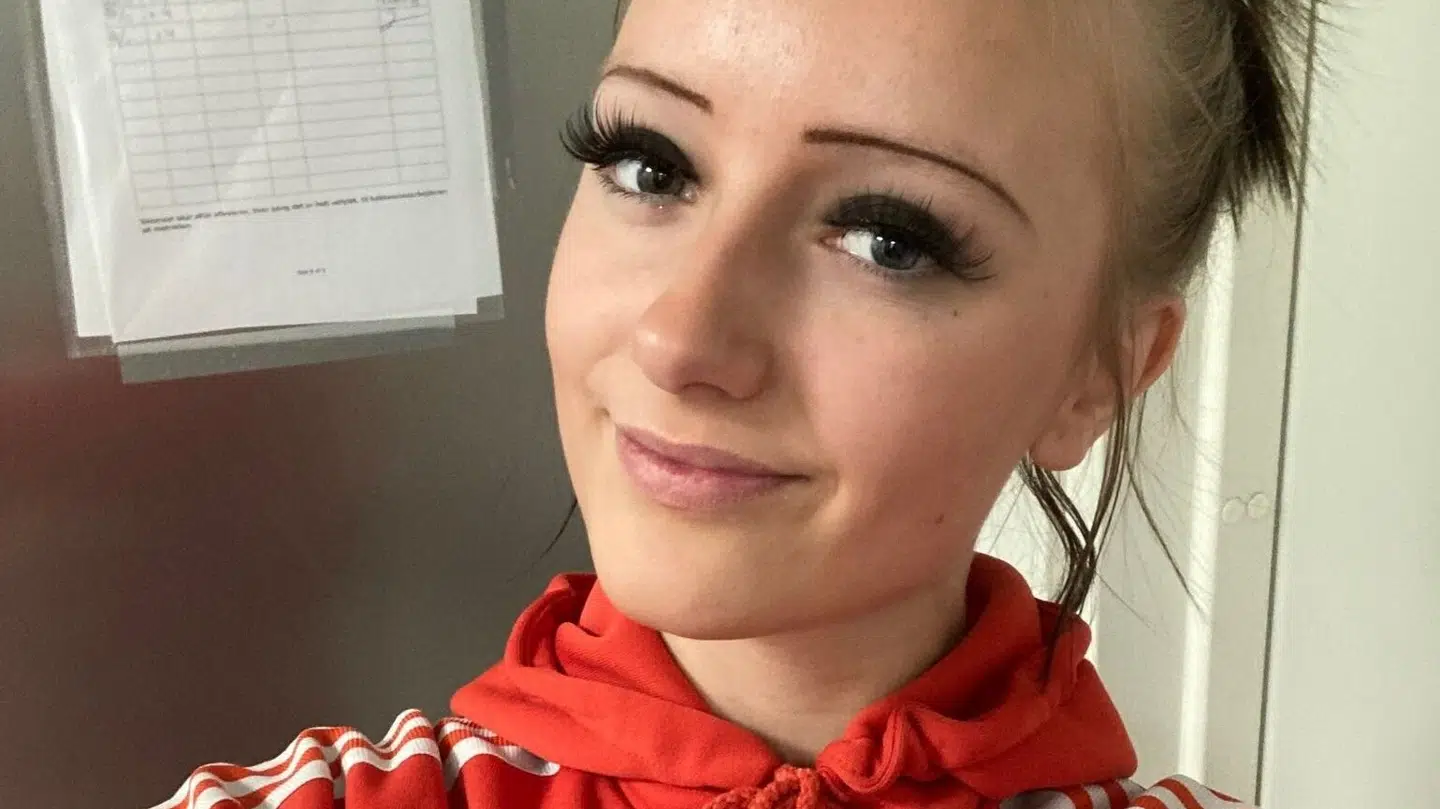 Her ses et billede af den savnede pige.