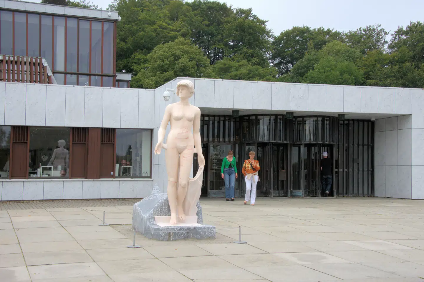 Museet Kunsten i Aalborg arrangerede udstillingen, hvor værket "Take the money and run" indgik. Museet anlagde sag mod kunstneren Jens Haaning, fordi han ikke have tilbagebetalt en halv million kroner, han havde lånt. Senere indgik parterne forlig. (Arkivfoto)