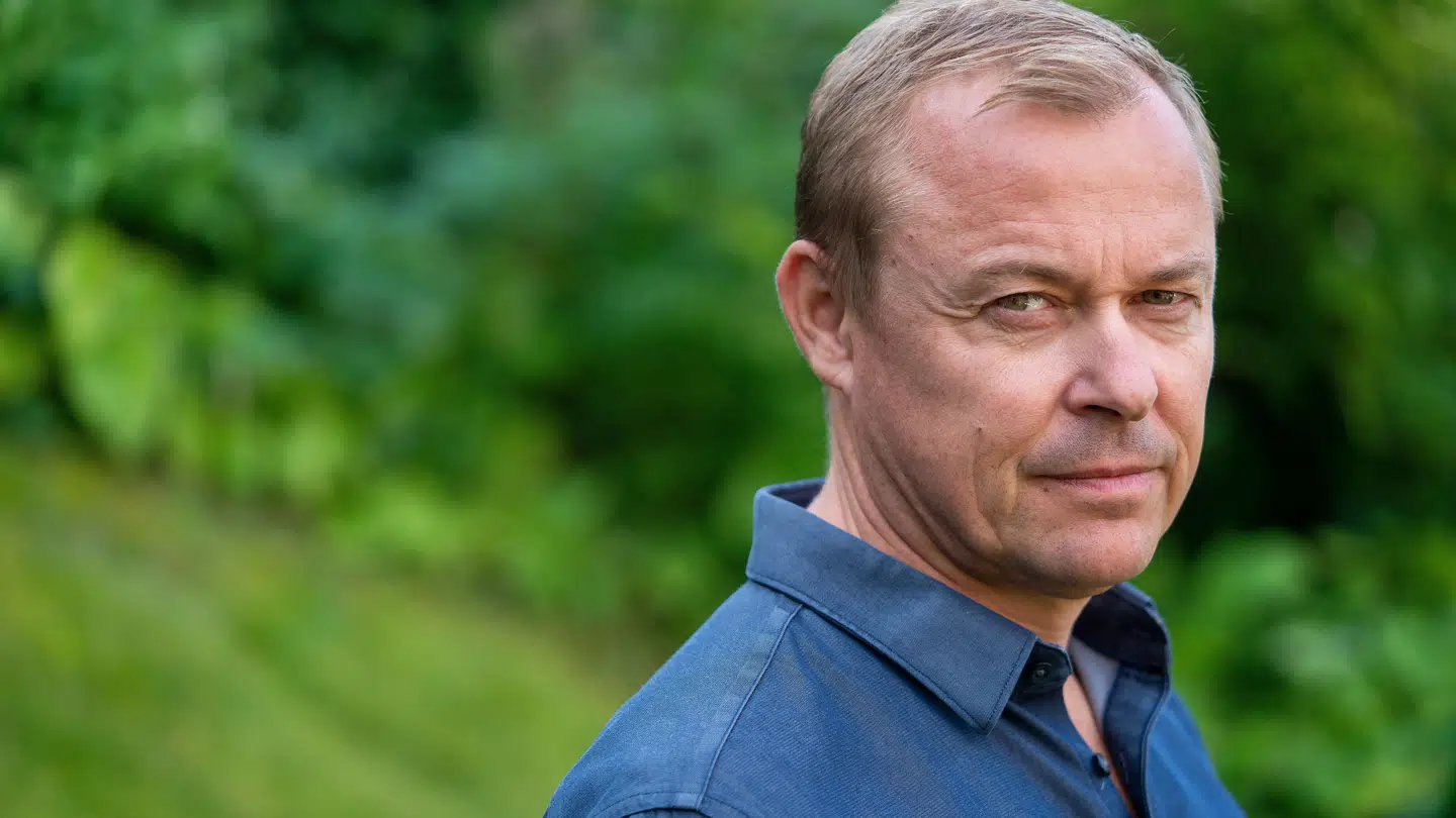 Tidligere chefanalytiker i Forsvarets Efterretningstjeneste, Jacob Kaarsbo. Jacob Kaarsbo er desuden tidligere senioranalytiker i Tænketanken EUROPA, hvor han har haft ansvar for den sikkerhedspolitiske analyse.