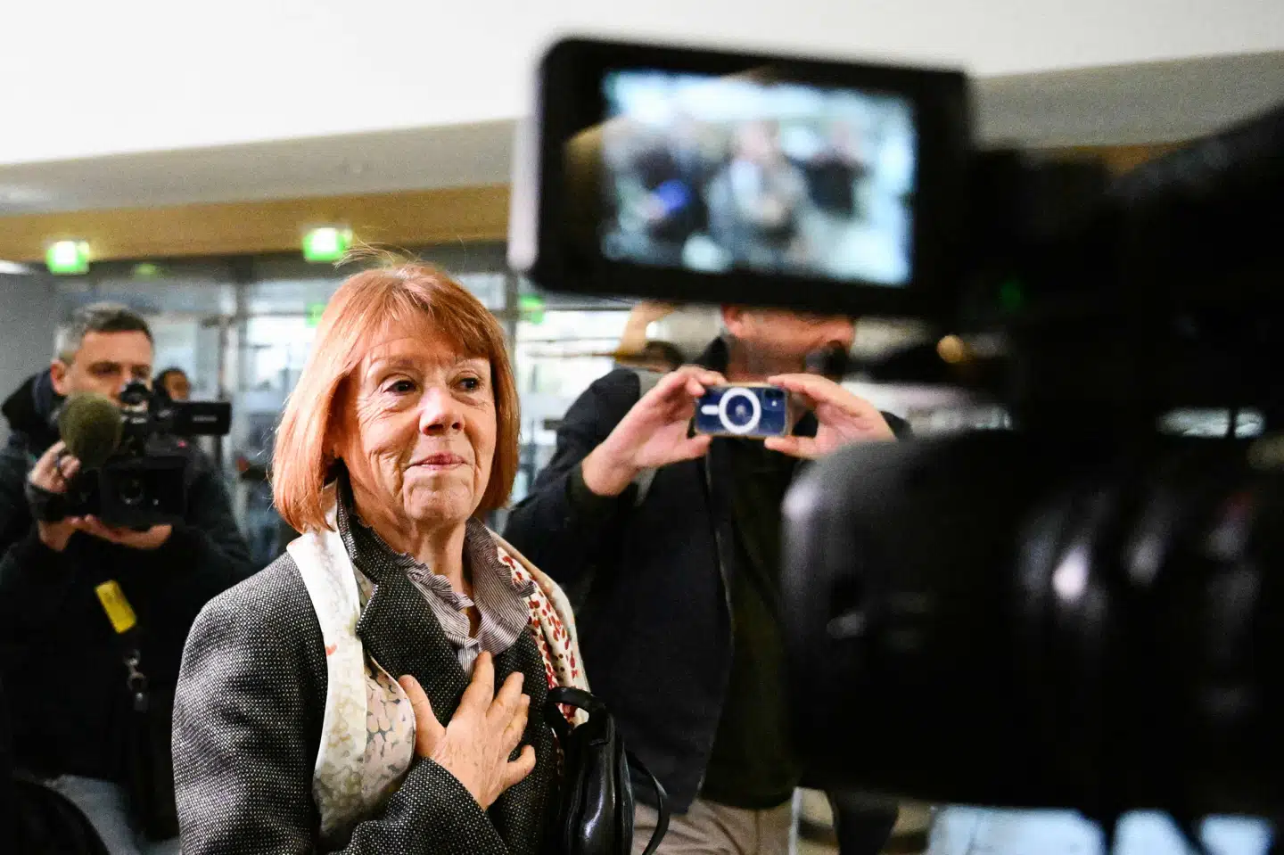 Gisèle Pelicot står offentligt frem som offer i sagen.