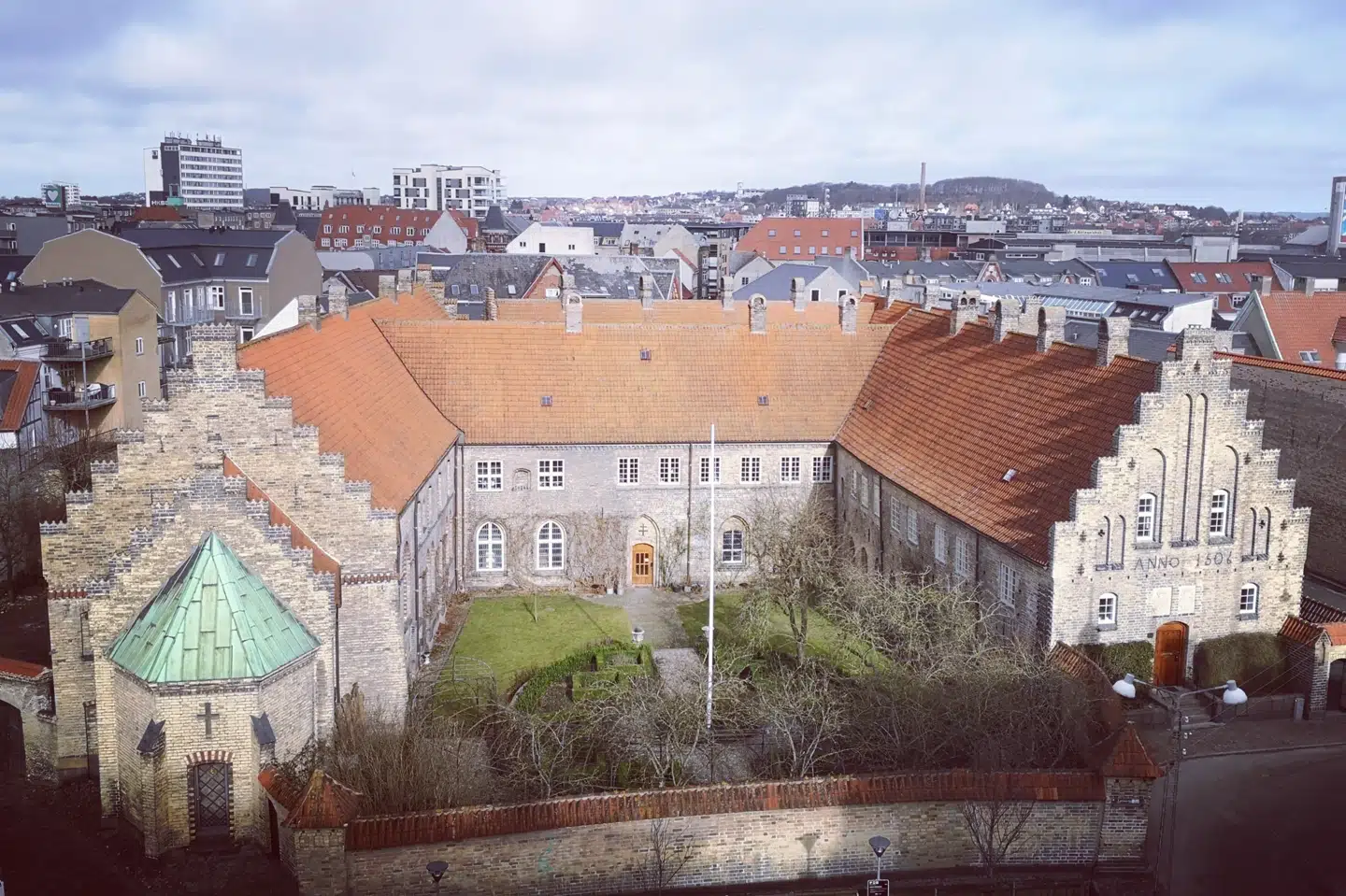 Målet med den nye metode er at scanne jorden for at finde den oprindelige klosterkirke i Aalborg. Selv om arkæologerne finder noget i undergrunden, er det ikke planen, at det udgraves foreløbigt. (Arkivfoto).