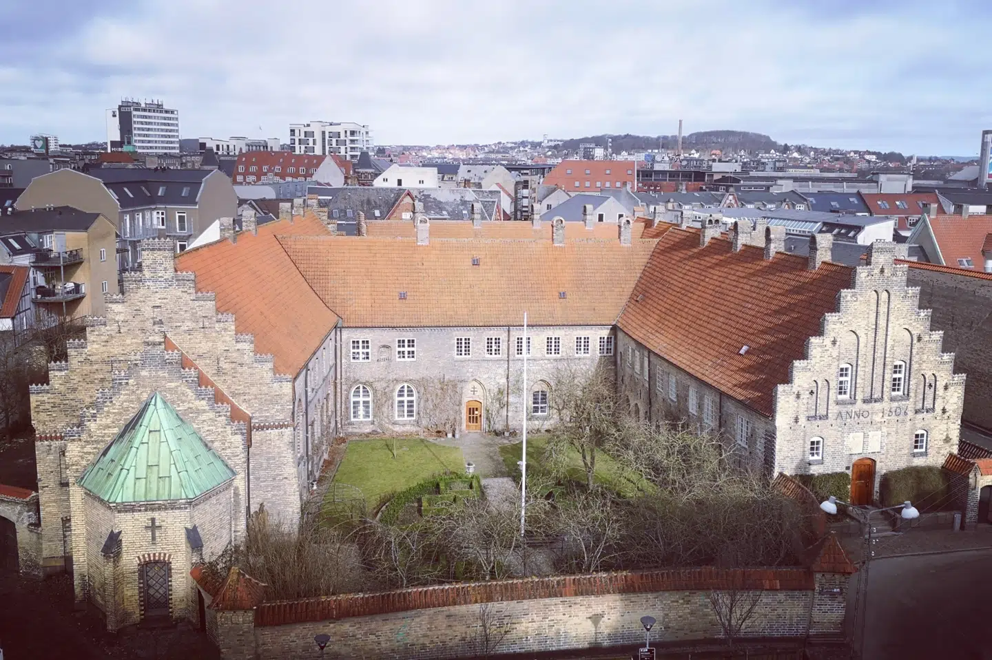 Målet med den nye metode er at scanne jorden for at finde den oprindelige klosterkirke i Aalborg. Selv om arkæologerne finder noget i undergrunden, er det ikke planen, at det udgraves foreløbigt. (Arkivfoto).