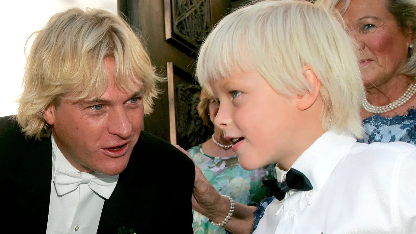 Marius Borg Høibys far er hverken blevet set eller hørt i forbindelse med sin søns mange skandalesager. Men angiveligt skulle forholdet være ganske glimrende.