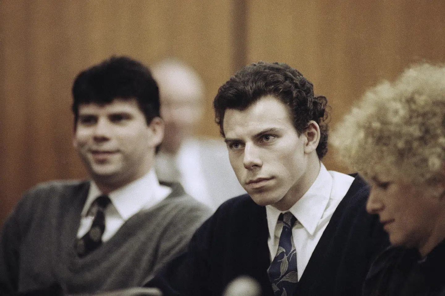 Billede fra 26. november 1990 af Lyle Menendez til venstre og Erik Menendez til højre.