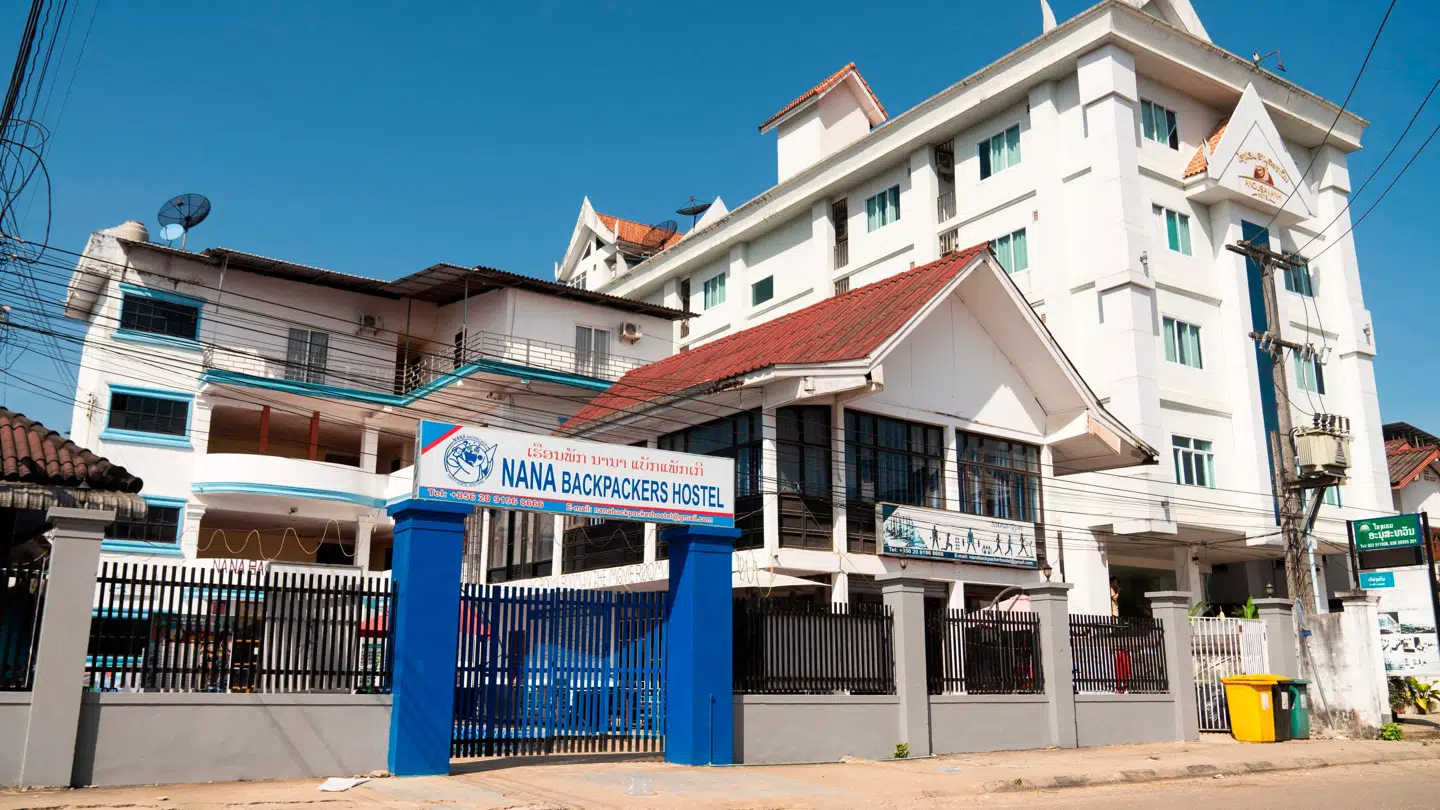 Både ejeren og medarbejderne på Nana Backpackers Hostel er blevet tilbageholdt og skal afhøres.