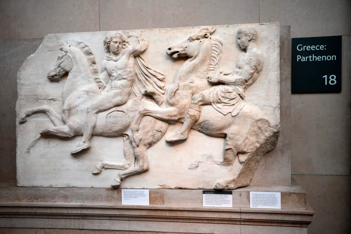 Store dele af Parthenon-frisen er udstillet på British Museum og har i årtier været centrum for et krav fra Grækenland om, at den skal tilbageleveres.