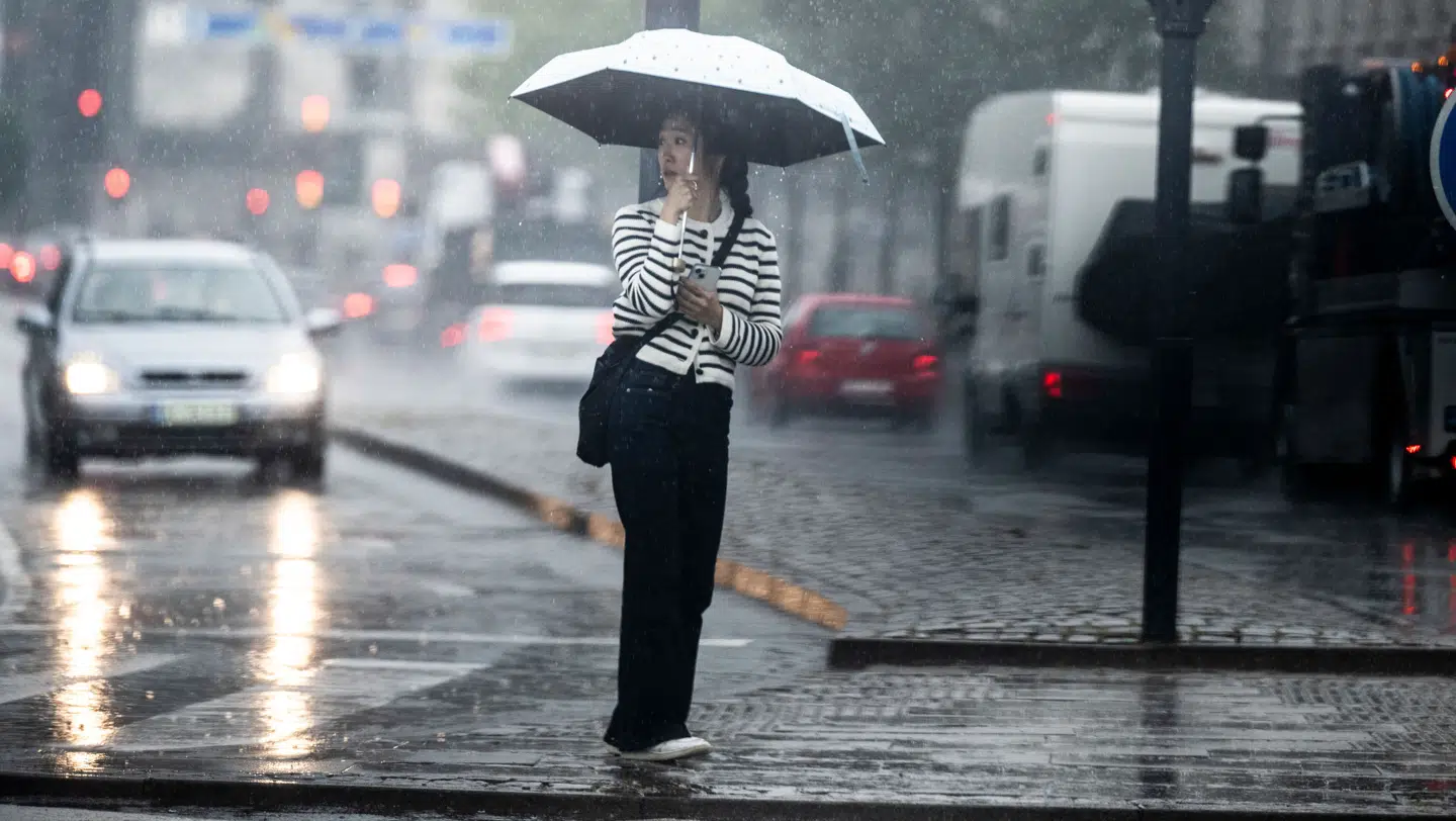 Onsdag aften og natten til torsdag bliver det regnvejr. Og i det sydlige Danmark kan DMI udstede et decideret varsel mod kraftig regn.
