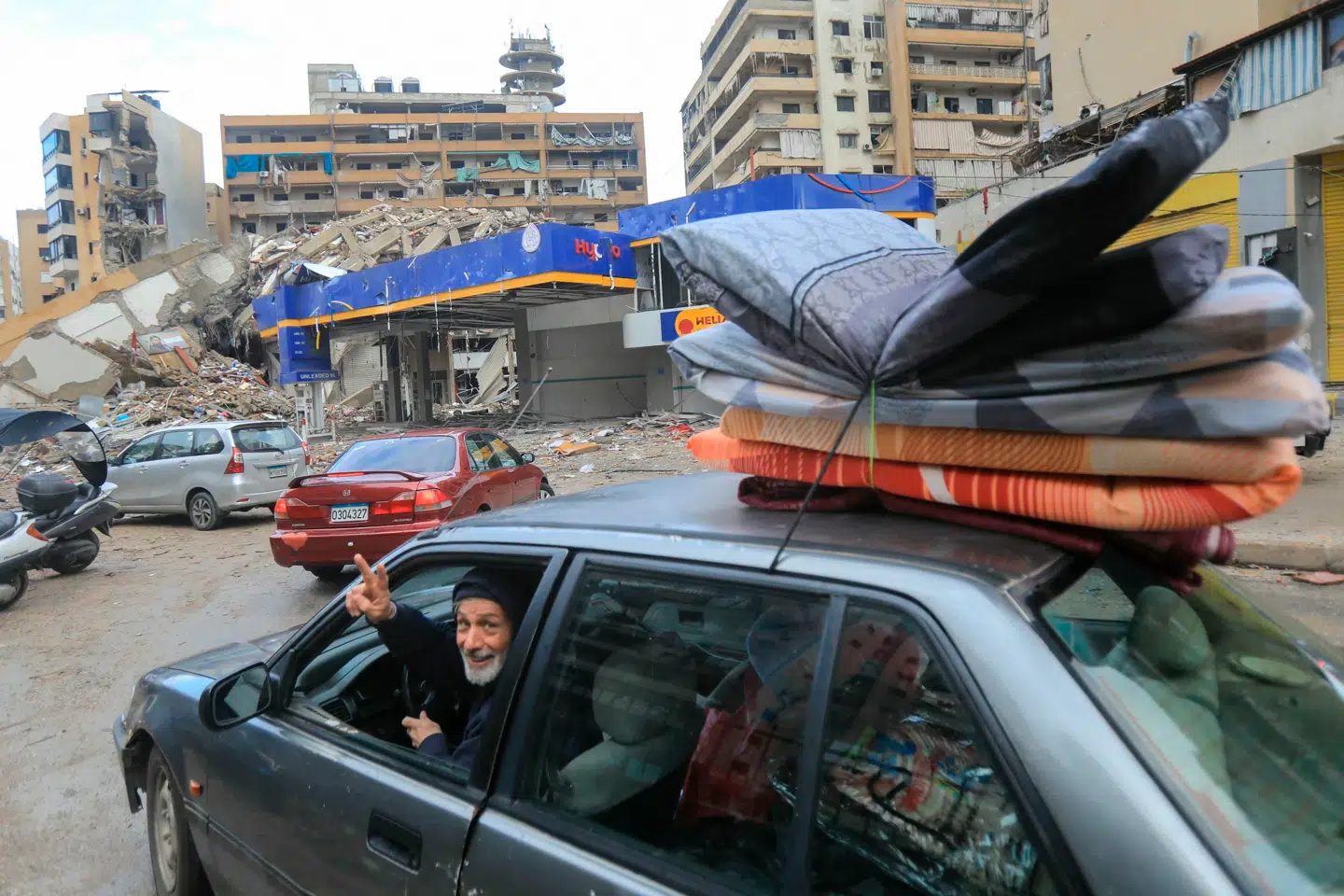 Mennesker på vej tilbage til deres hjem i det sydlige Beirut, efter at våbenhvilen blev en realitet. Foto: AFP, Scanpix