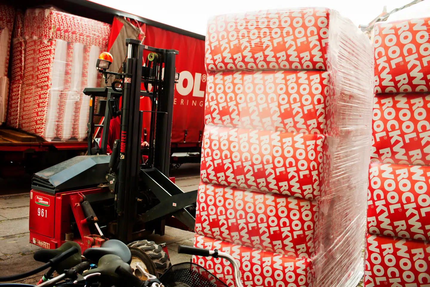 Rockwool-koncernens aktiekurs dykker onsdag på den danske fondsbørs.