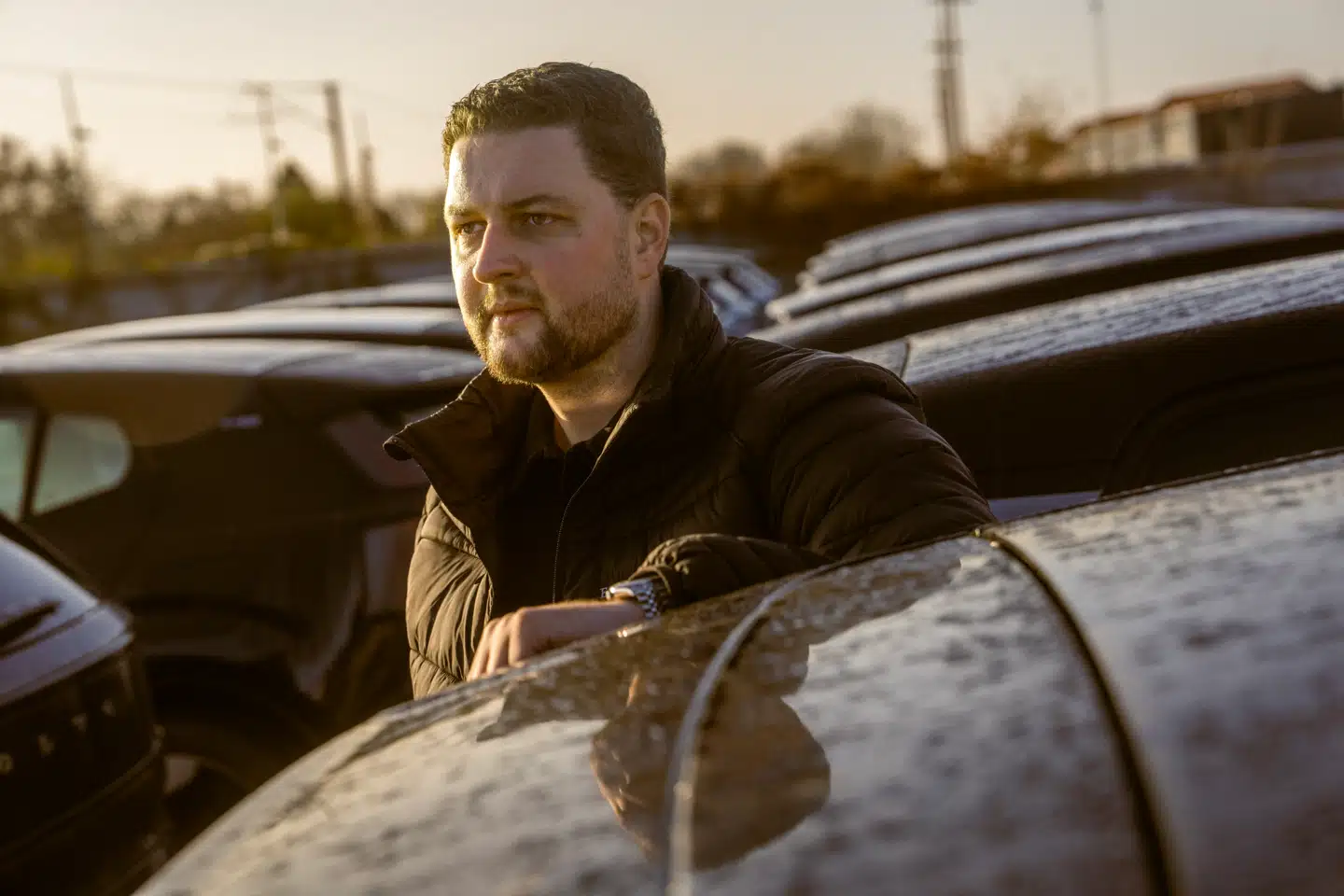 Hos bilforhandler Ejner Hessel i Valby har indkøber Kasper Ruager hjemtaget mange elbiler af mærket Volvo EX30, som kan sælges langt billigere end nyprisen. De er nemlig ikke efterspurgte på de store europæiske markeder.