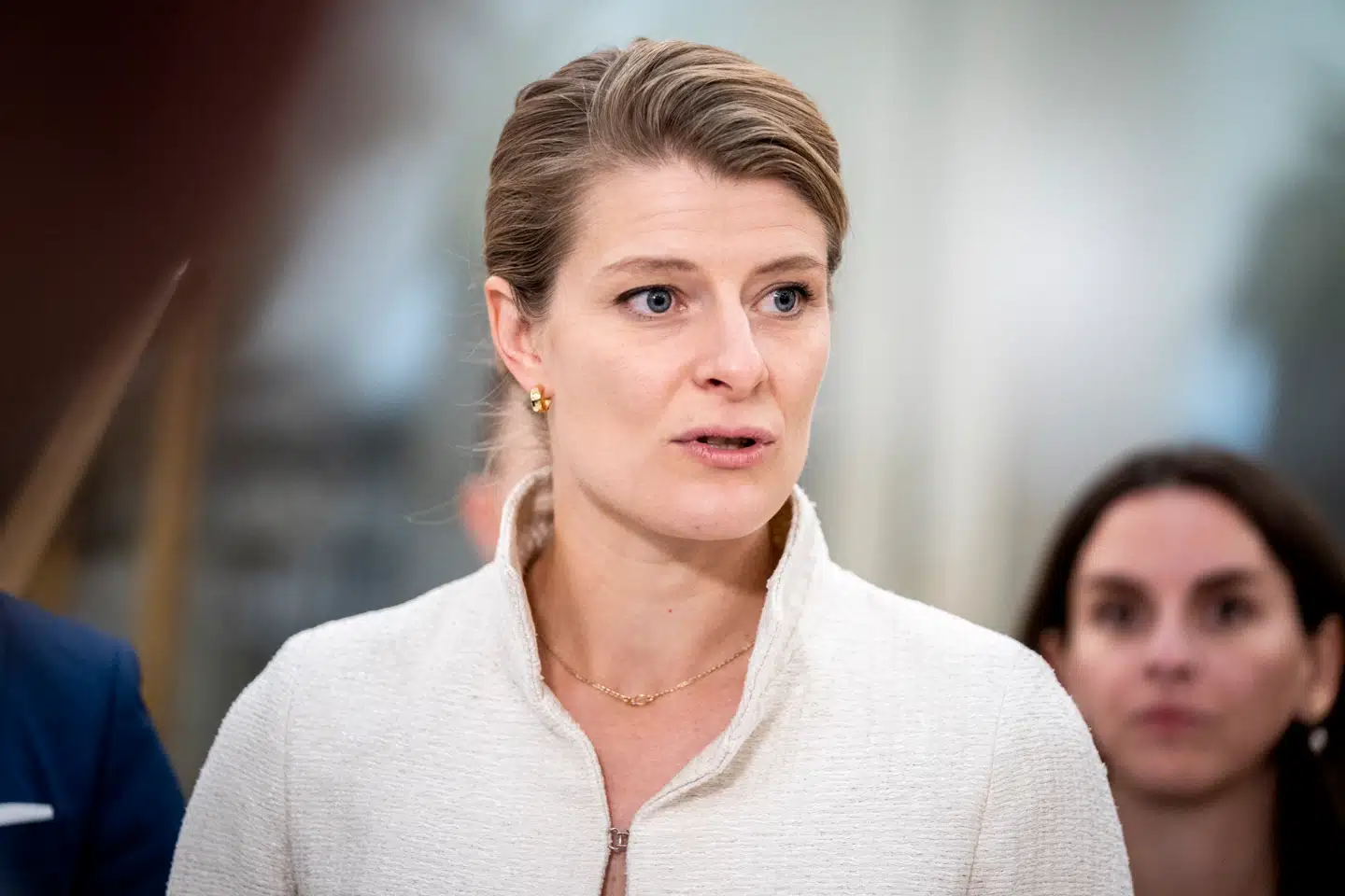 Beskæftigelsesminister Ane Halsboe-Jørgensen mener at det er »fuldstændig uacceptabelt«, at danske virksomheder skriger på udenlandsk arbejdskraft, samtidig med at flere seniorer bliver fravalgt på arbejdsmarkedet.