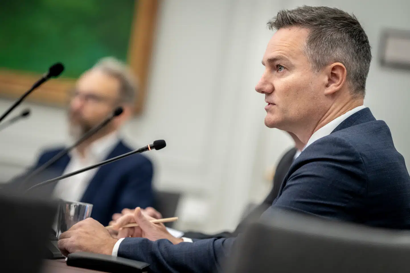 Rasmus Jarlovs kritik af lovgivningsprocessen rammer sømmet på hovedet, mener Thomas Bernt Henriksen i denne leder.