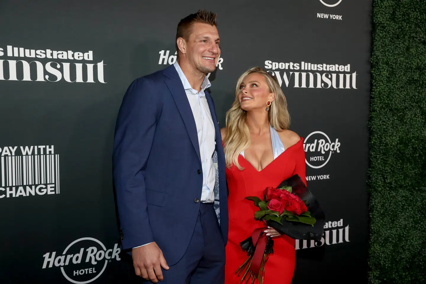Rob Gronkowski med modellen Camille Kostek.