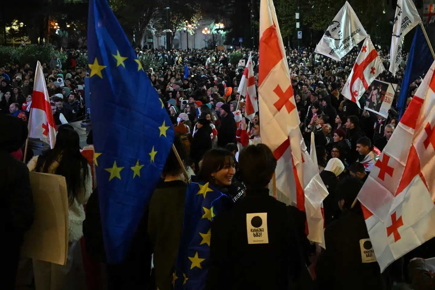 Støtter af oppositionen i Georgien har i den seneste tid demonstreret mod regeringspartiet Georgisk Drøm. Ved valget i oktober genvandt partiet magten i landet. (Arkivfoto).