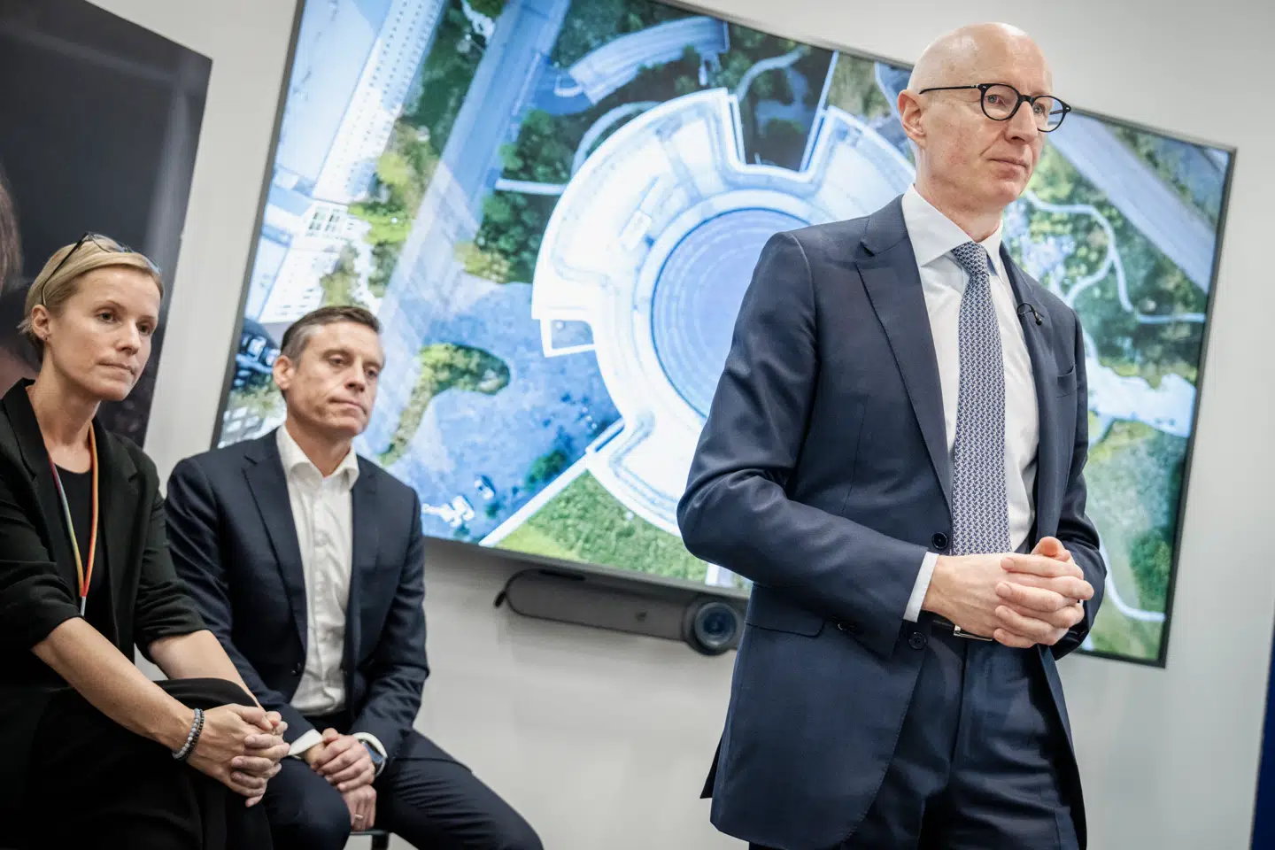 De mange tusinde danskere, som har aktier i Novo Nordisk, har set en stor del af deres kursgevinster i år forsvinde hen over efteråret. Det på trods af et regnskab, hvor topchef Lars Fruergaard kunne vise fremgang i omsætningen på 23 procent.