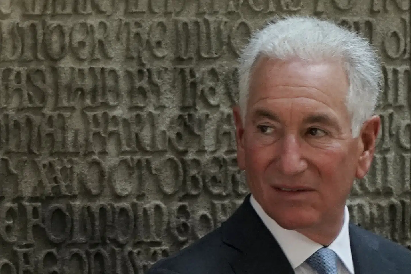 Charles Kushner er far til Jared Kushner, der er en af Trumps svigersønner. Her ses Charles Kushner ved begravelsen af Trumps ekskone Ivana Trump, der døde i 2022.