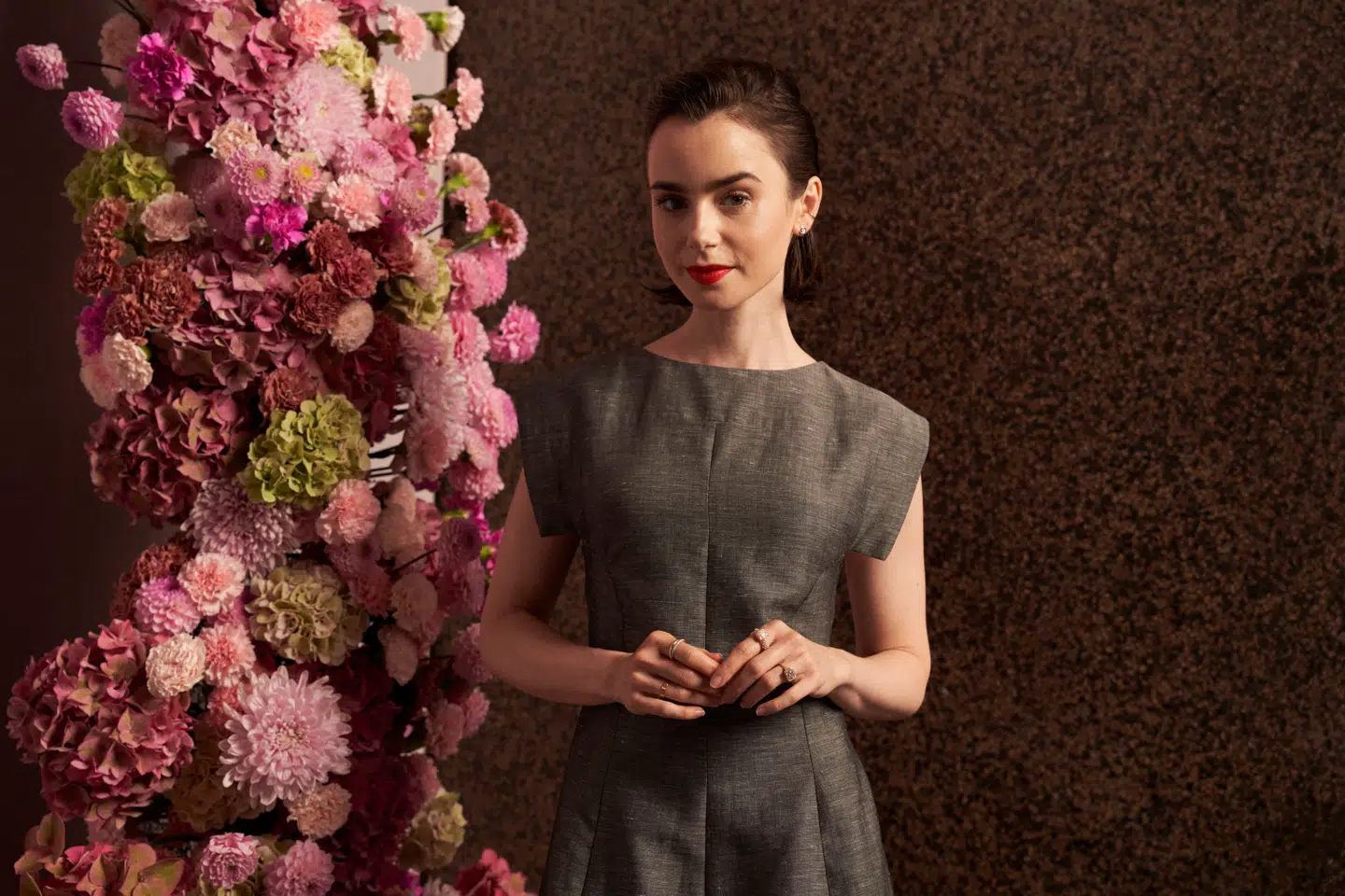 »Det er den mest børnevenlige by i verden, men jeg har som voksen oplevet byen med nye øjne. Ideen om, at alle støtter hinanden, elsker jeg. Der er også en psykisk og fysisk tryghed her. Det er meget værdifuldt,« har Lily Collins sagt til Berlingske om en af årsagerne til, at hun bor i København.