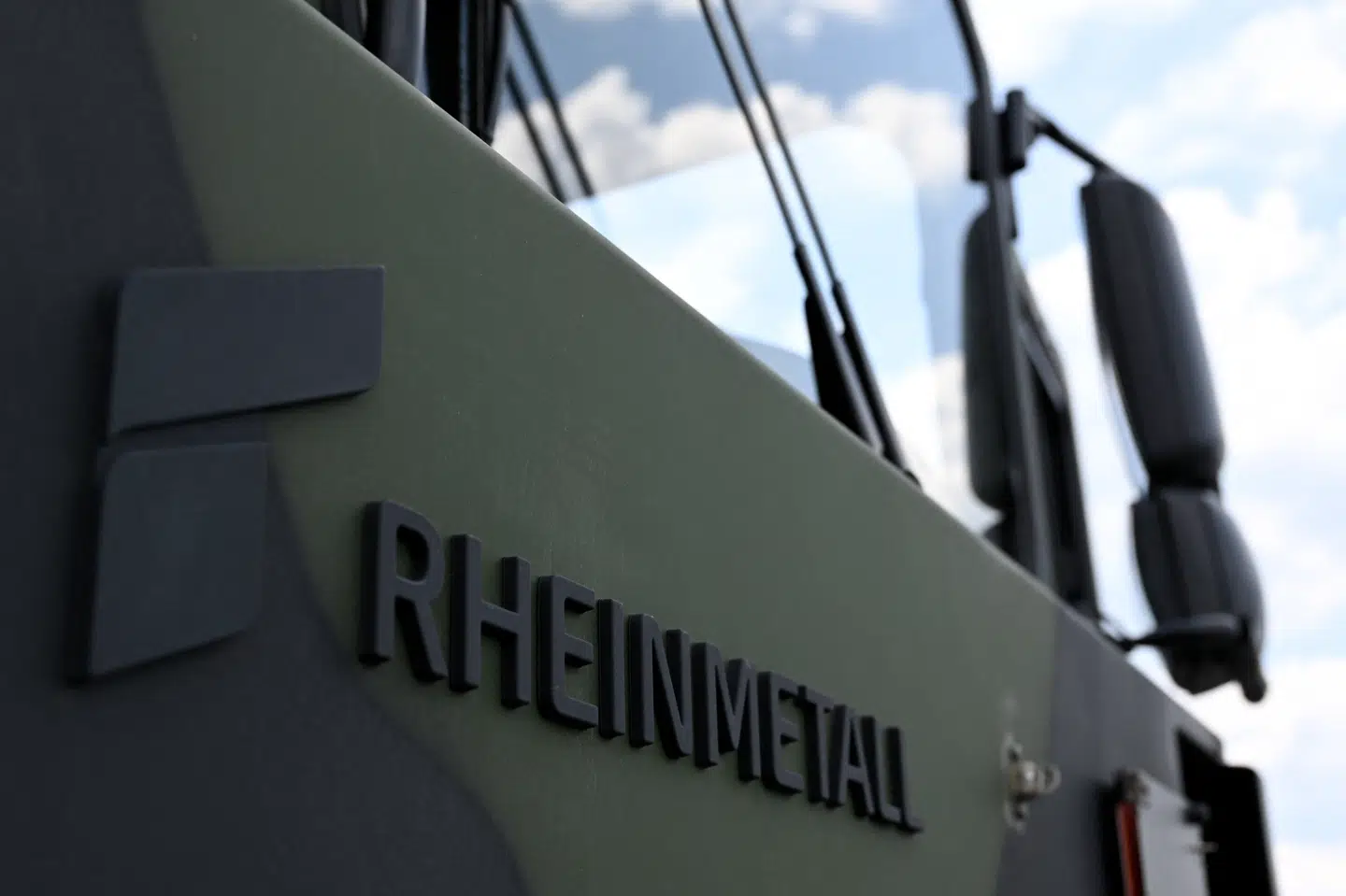 Tyske Rheinmetall er blandt de forsvarsvirksomheder, der har fået masser af nye ordrer, siden Rusland invaderede Ukraine. Rheinmetall producerer blandt andet et bredt udvalg af militære køretøjer. (Arkivfoto).