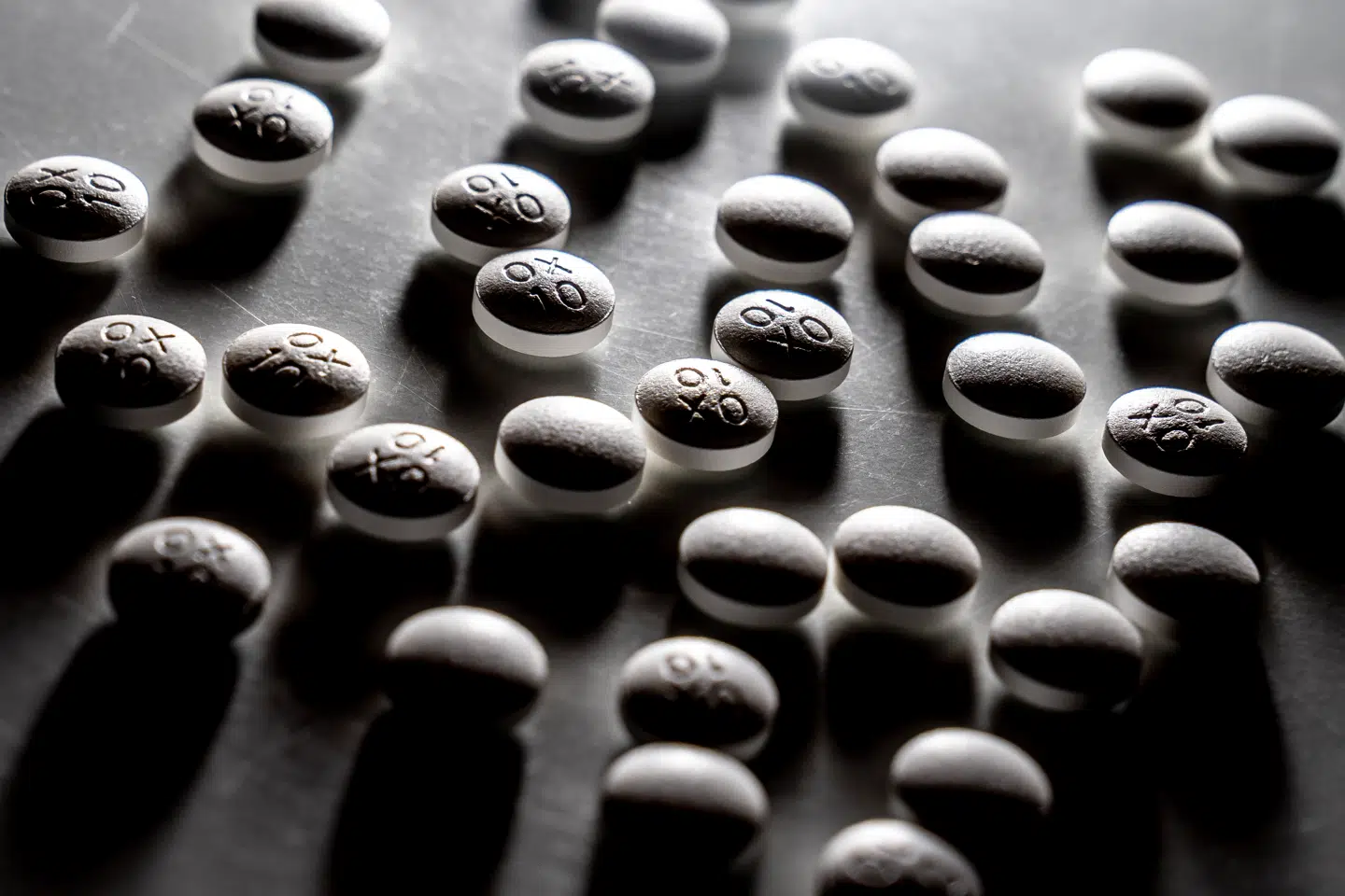 »Det er godt, at regeringens udspil finder inspiration i De Konservatives forslag. Det går bare overhovedet ikke hurtigt nok,« skriver Mai Mercado og Birgitte Bergman. På billedet ses Oxycodonpiller.