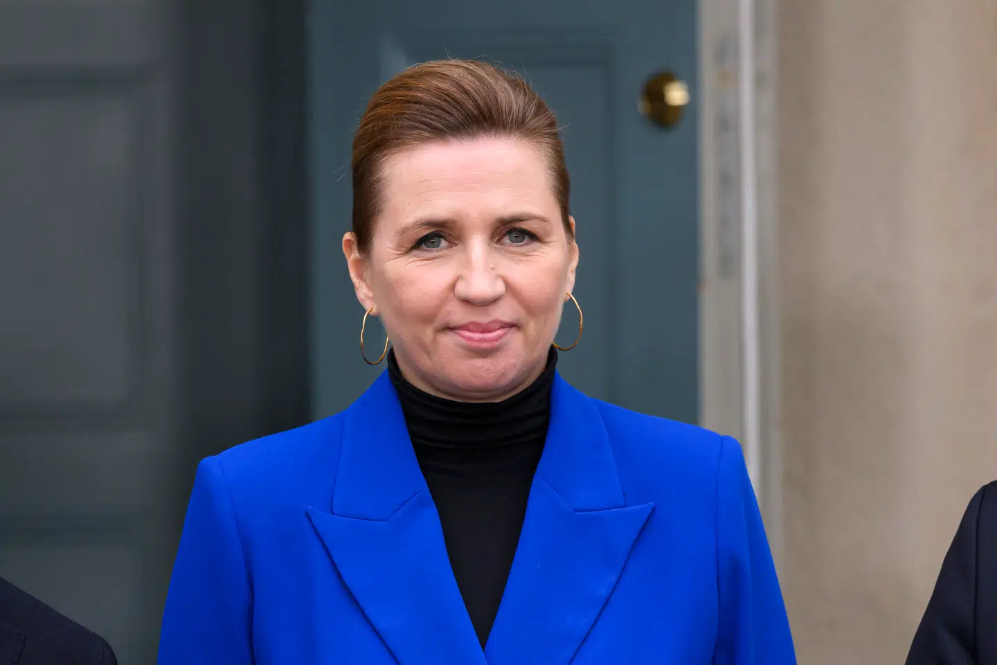 »Statsministeren kunne for eksempel lægge et von ind og blive Mette Frederiksen von Aalborg. Det lyder da flot. Eller et de og blive Mette de Frederiksen til Marienborg,« skriver Ditlev Tamm.