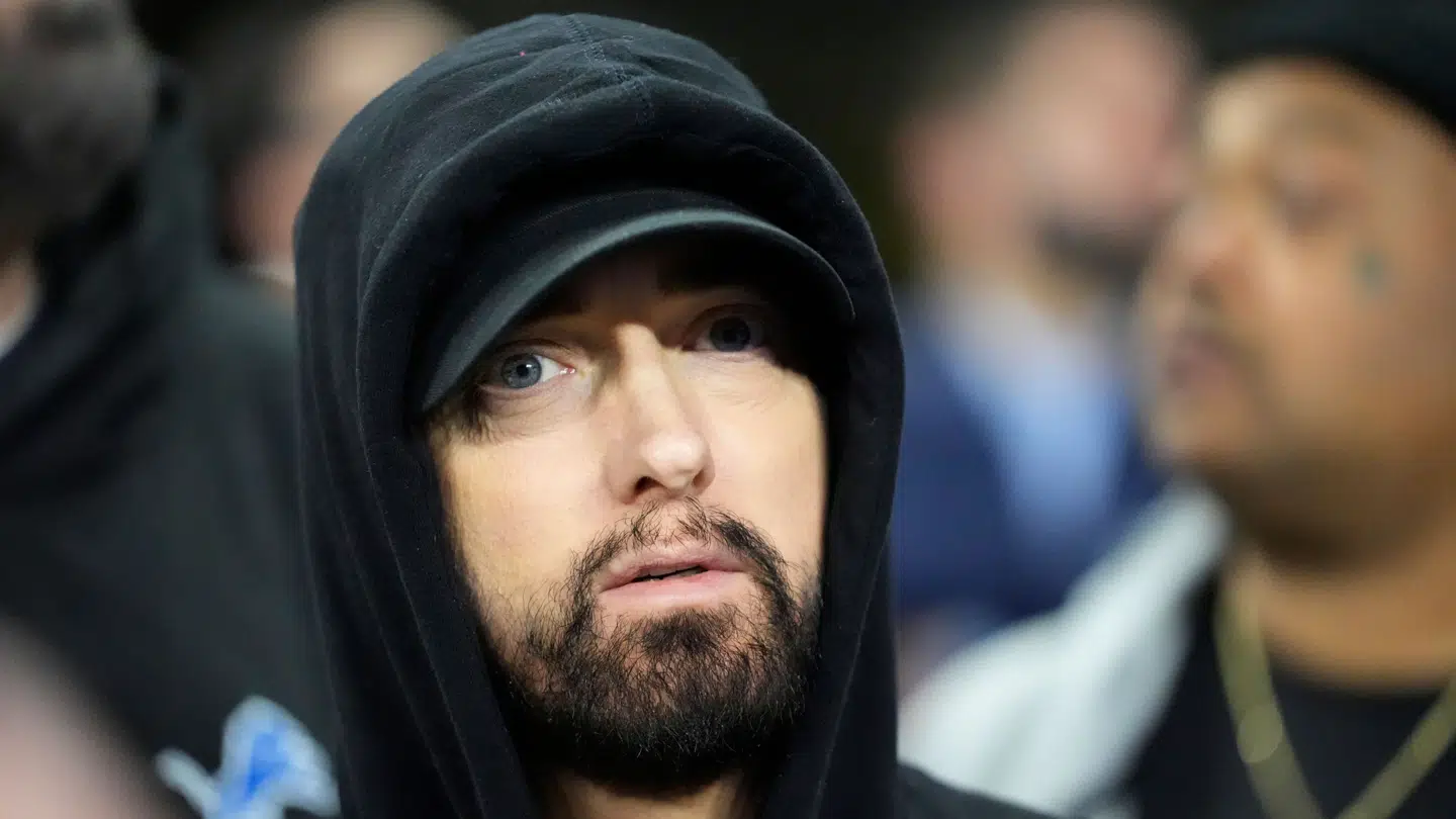 Eminem, her fotograferet under en koncert i januar i år, har mistet sin mor.