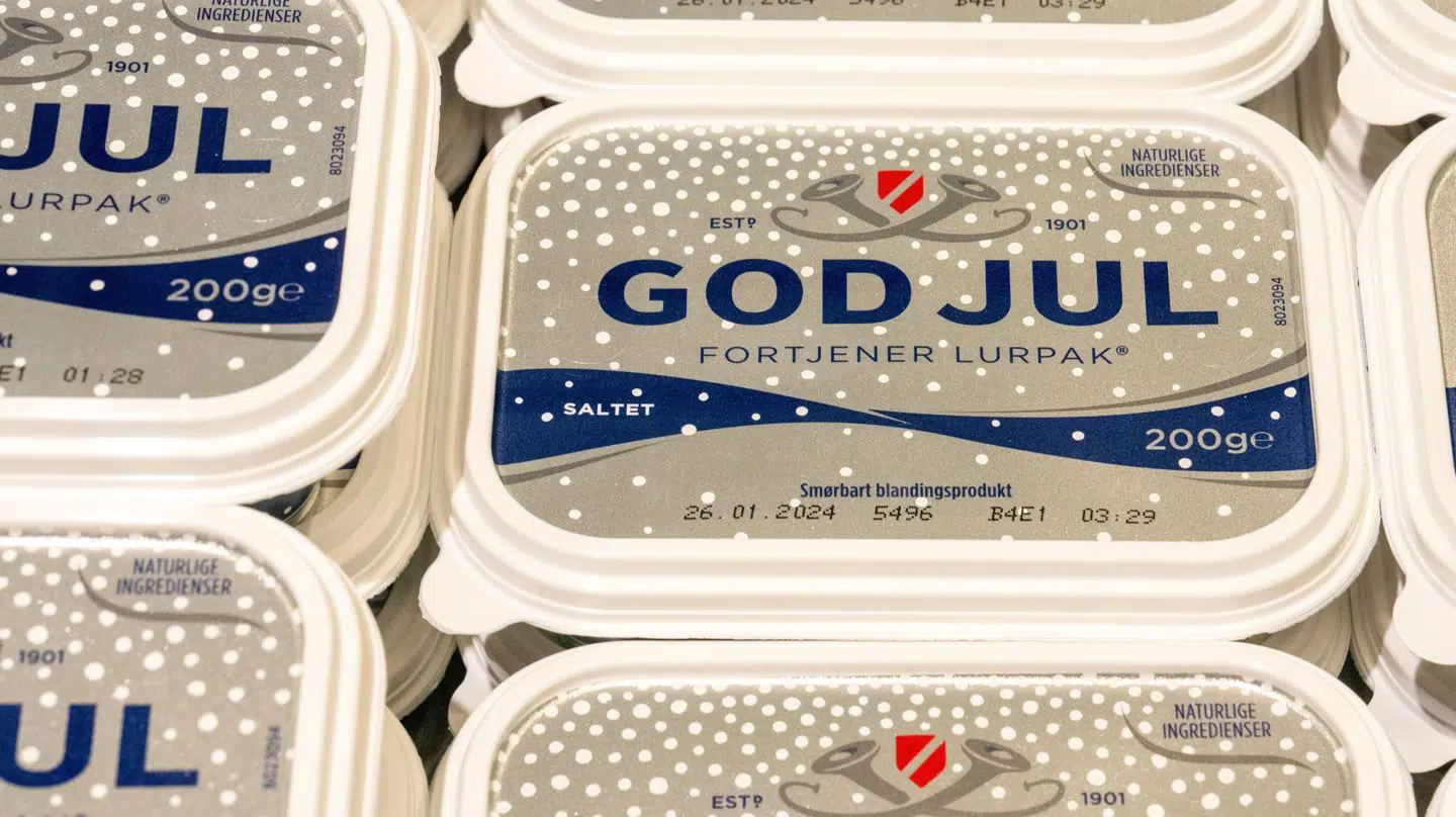 Hvis du vil have billigere smør, så kan du tage i butikkerne netop nu. Her står prisen meget lavt netop nu.