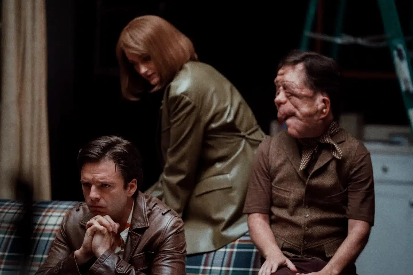 Edward (Sebastian Stan), Ingrid (Renate Reinsve) og Oswald (Adam Pearson) krydser klinger i Aaron Schimbergs »A Different Man«.