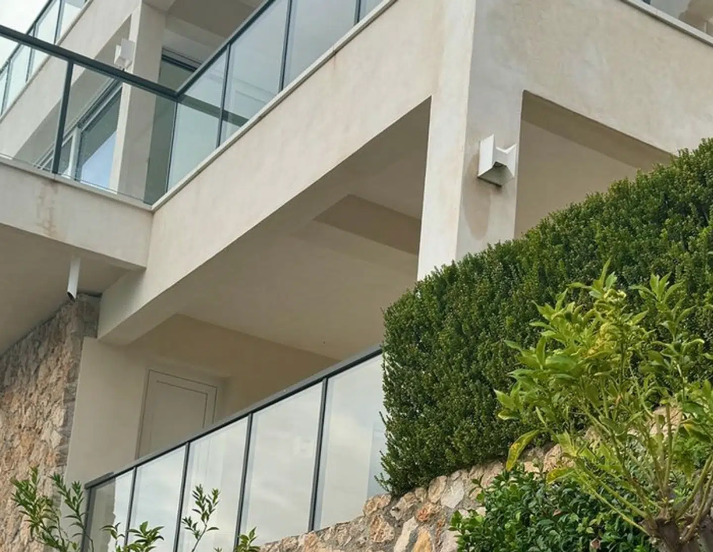 Runes franske villa set udefra.