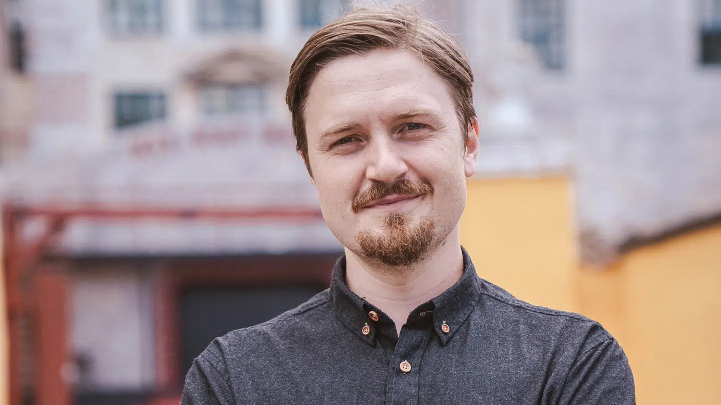 Rasmus Albeck arbejder i dag som skolelærer og laver musicals i sin fritid.