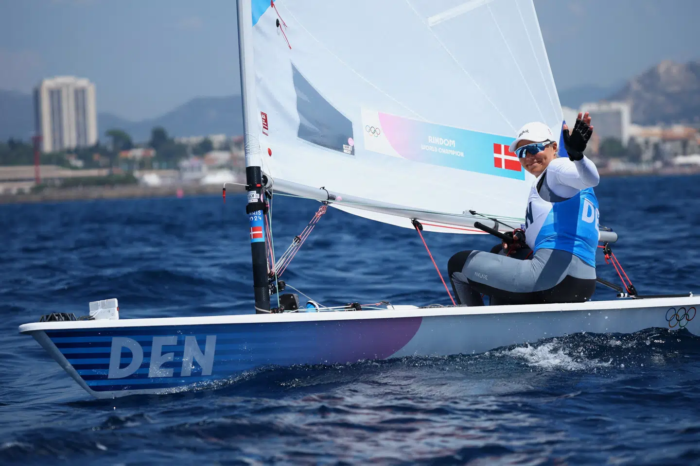 Ved sommerens OL blev det til en enkelt dansk sejlmedalje, da Anne-Marie Rindom vandt sølv i bådklassen Ilca 6. (Arkivfoto).