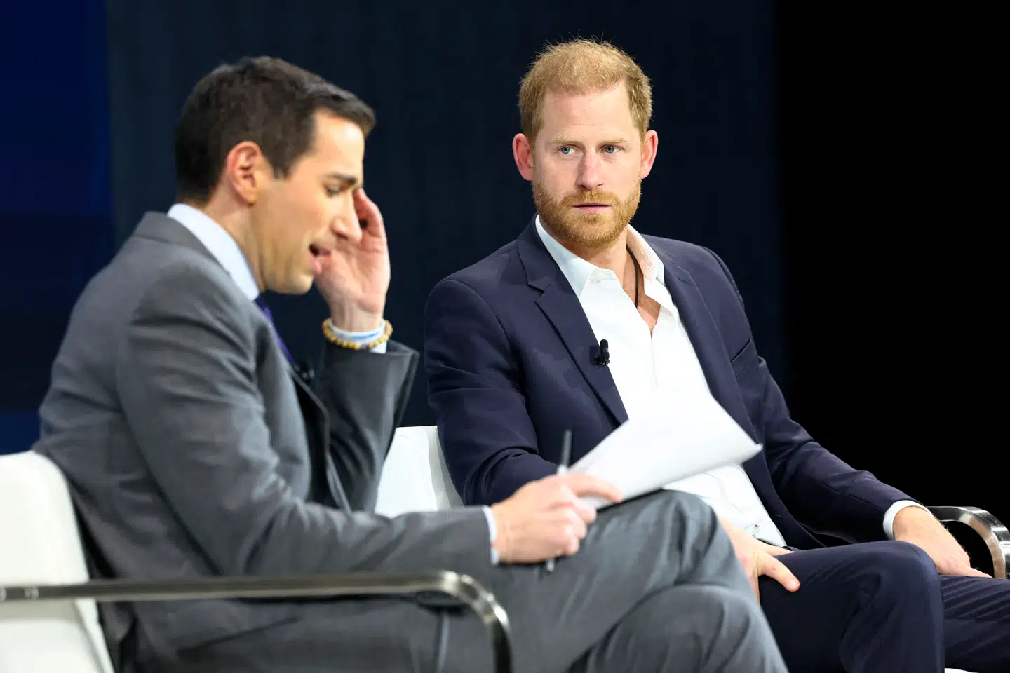 Prins Harry (th.) blev i New York interviewet af journalisten Andrew Ross Sorkin.